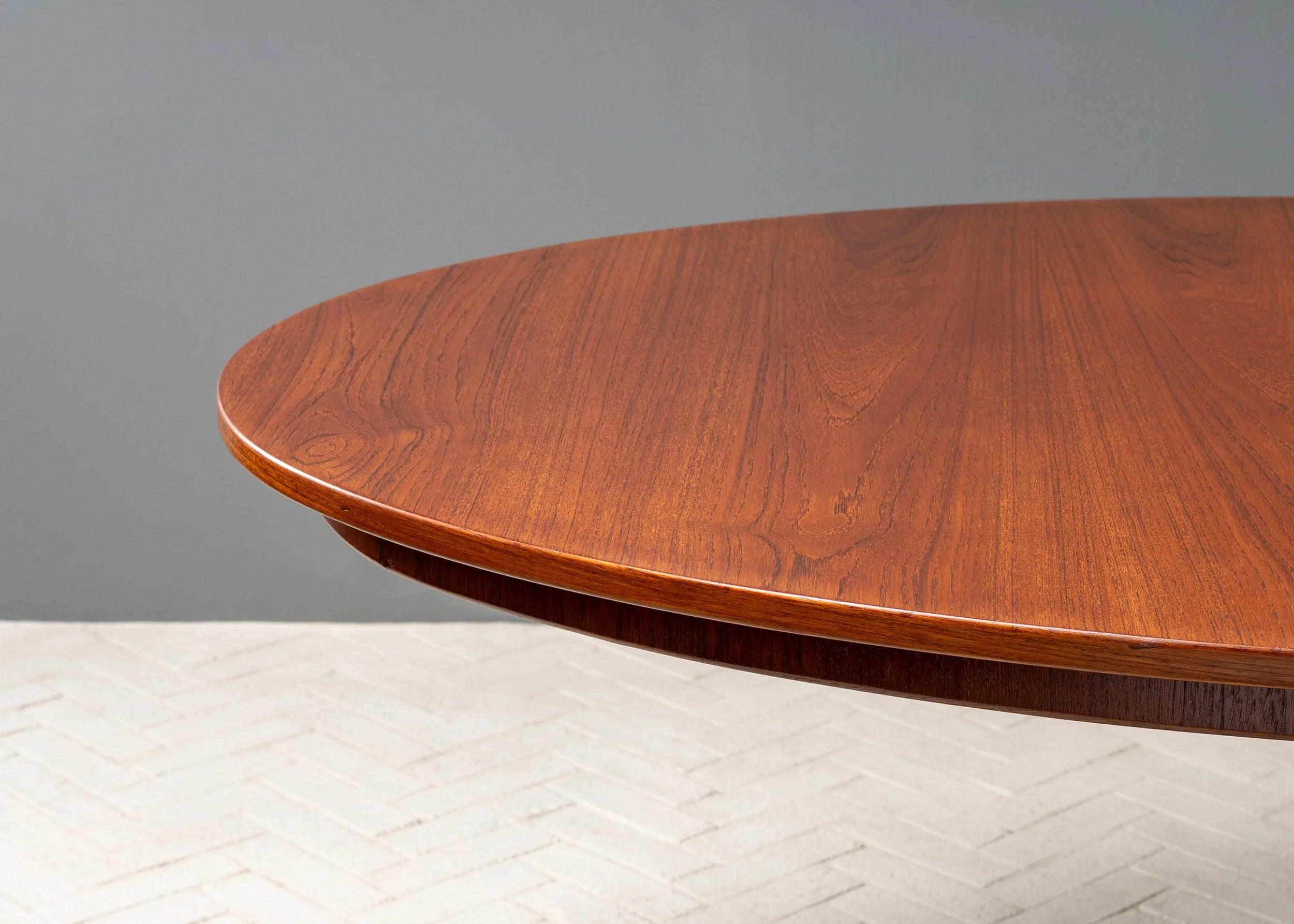 oval-teak-pedestal-base-dining-table-resideinc-8.jpg