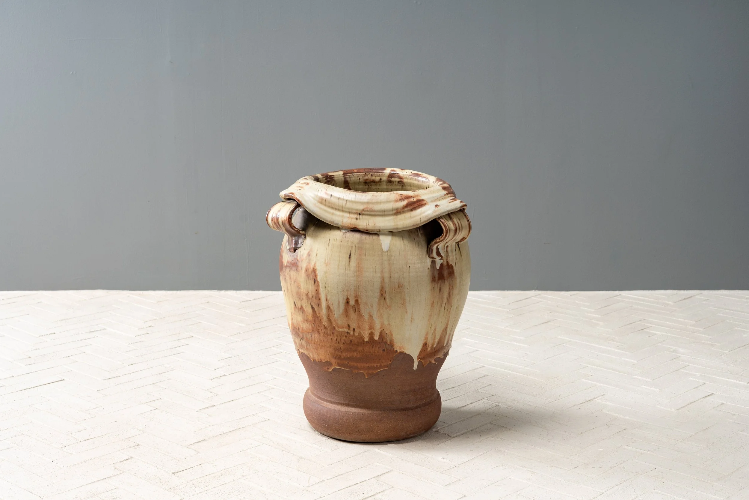 large-ceramic-planter-resideinc-3.jpg