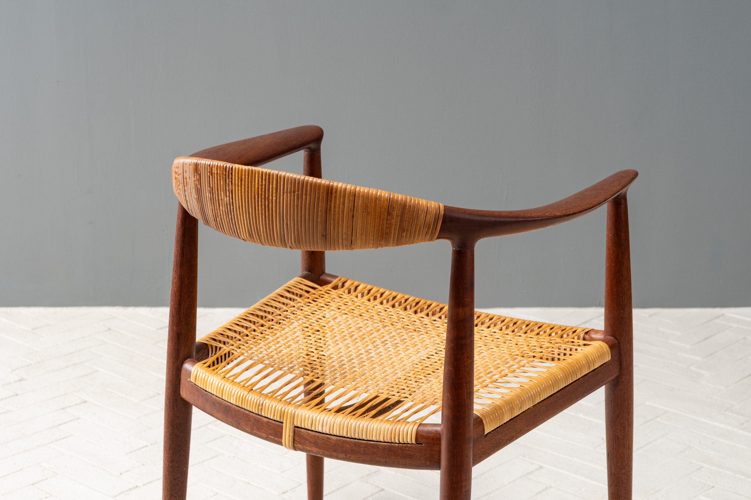 set-of-ten-hans-wegner-teak-round-chairs-resideinc-13.jpg