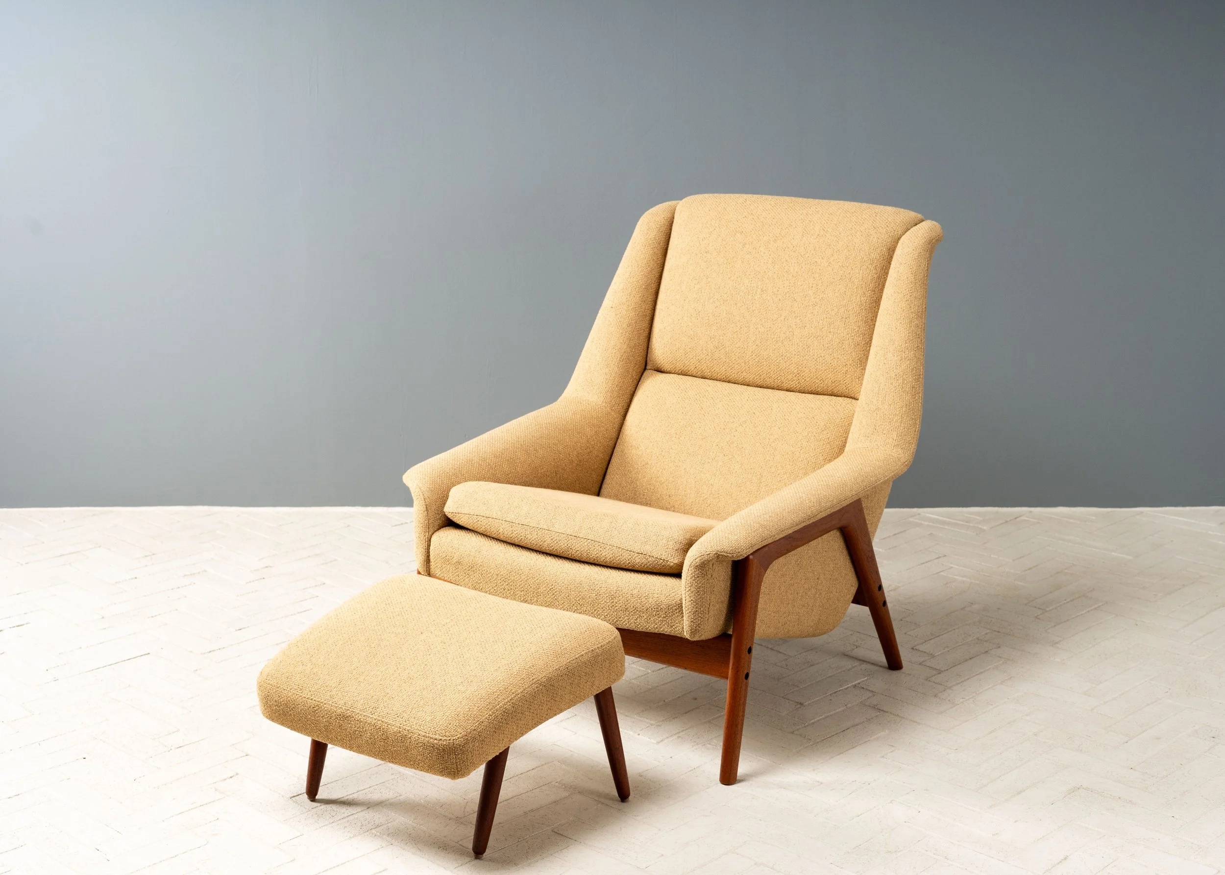 folke-ohlsson-dux-lounge-chair-ottoman-resideinc-2.jpg