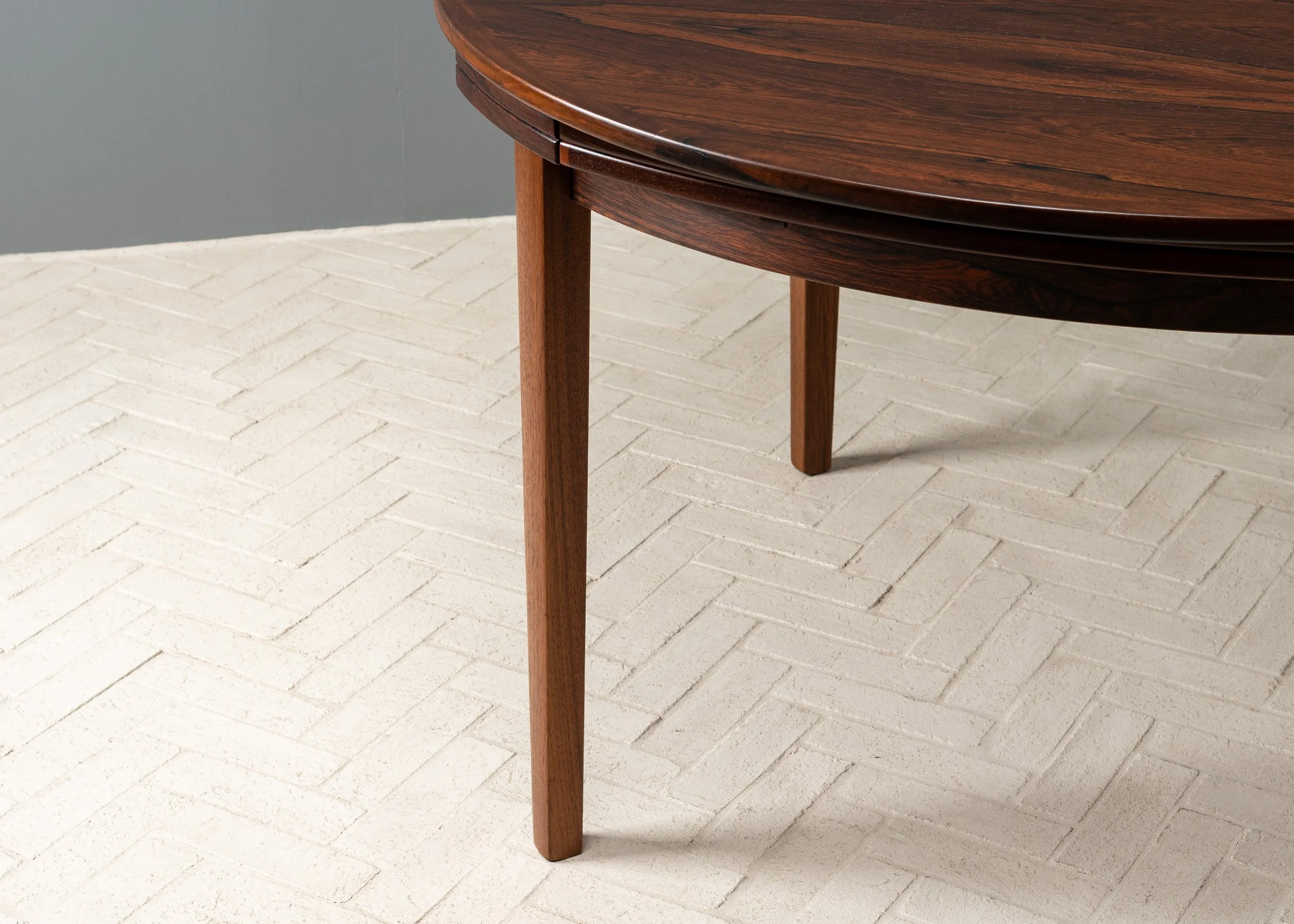 dyrlund-rosewood-round-flip-flap-dining-table-resideinc-15.jpg