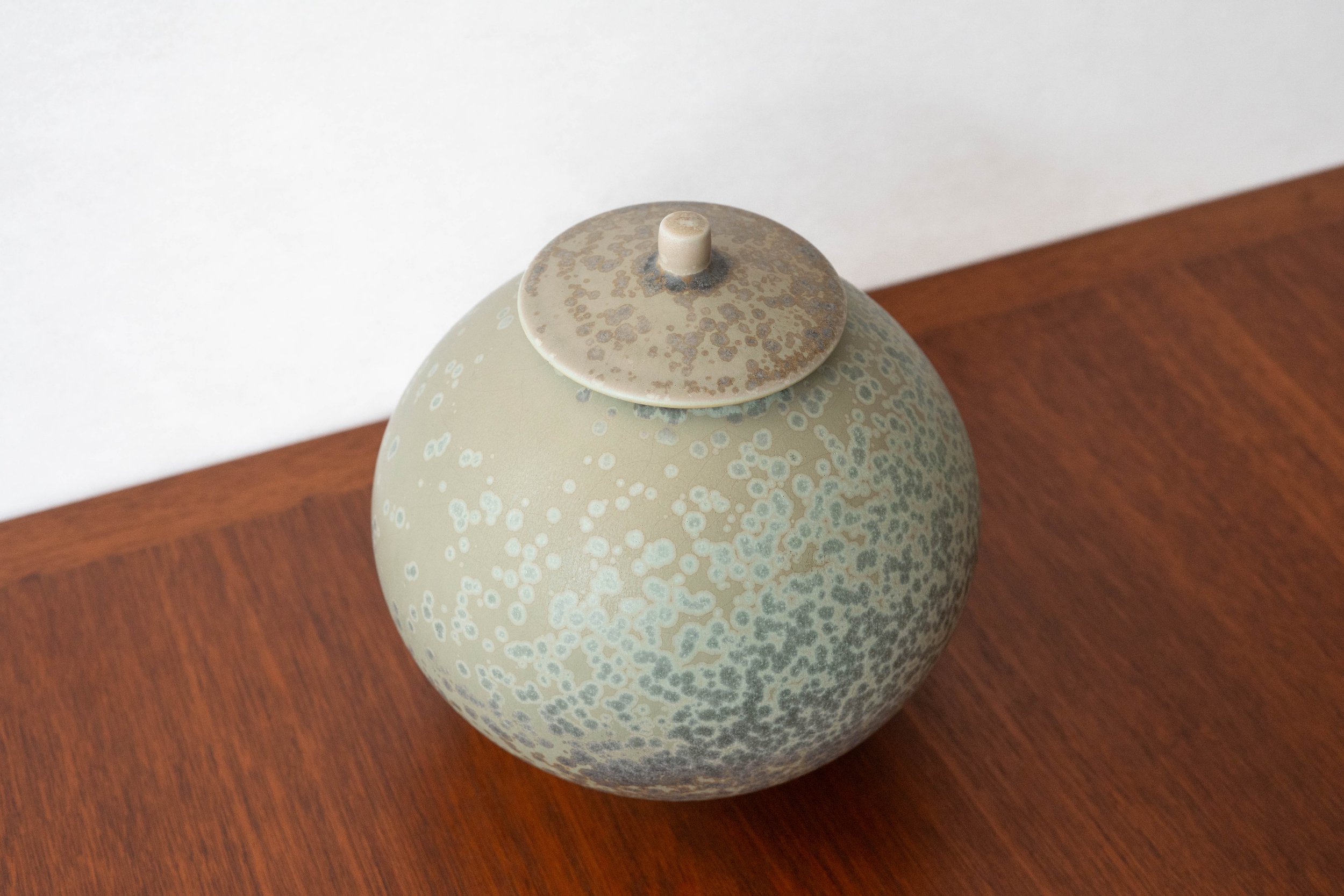john-tilton-studio-ceramic-urn-resideinc-4.jpg
