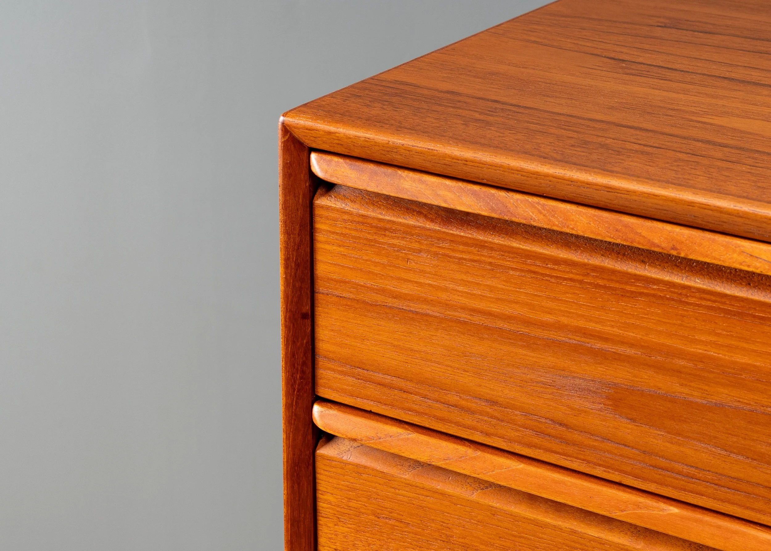westnofa-teak-mahogany-wardrobe-resideinc-20.jpg