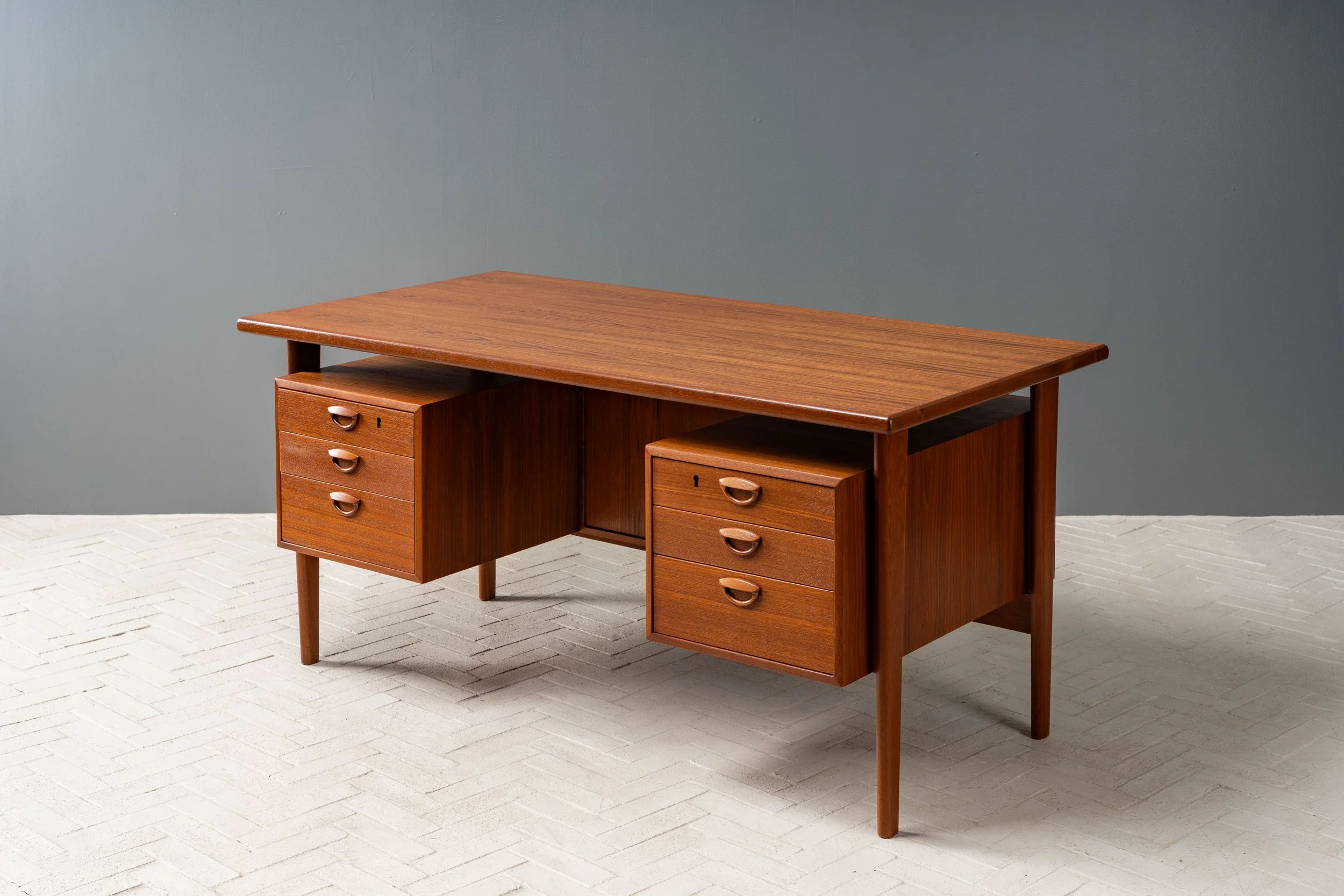 kai-kristiansen-teak-desk-resideinc-4.jpg