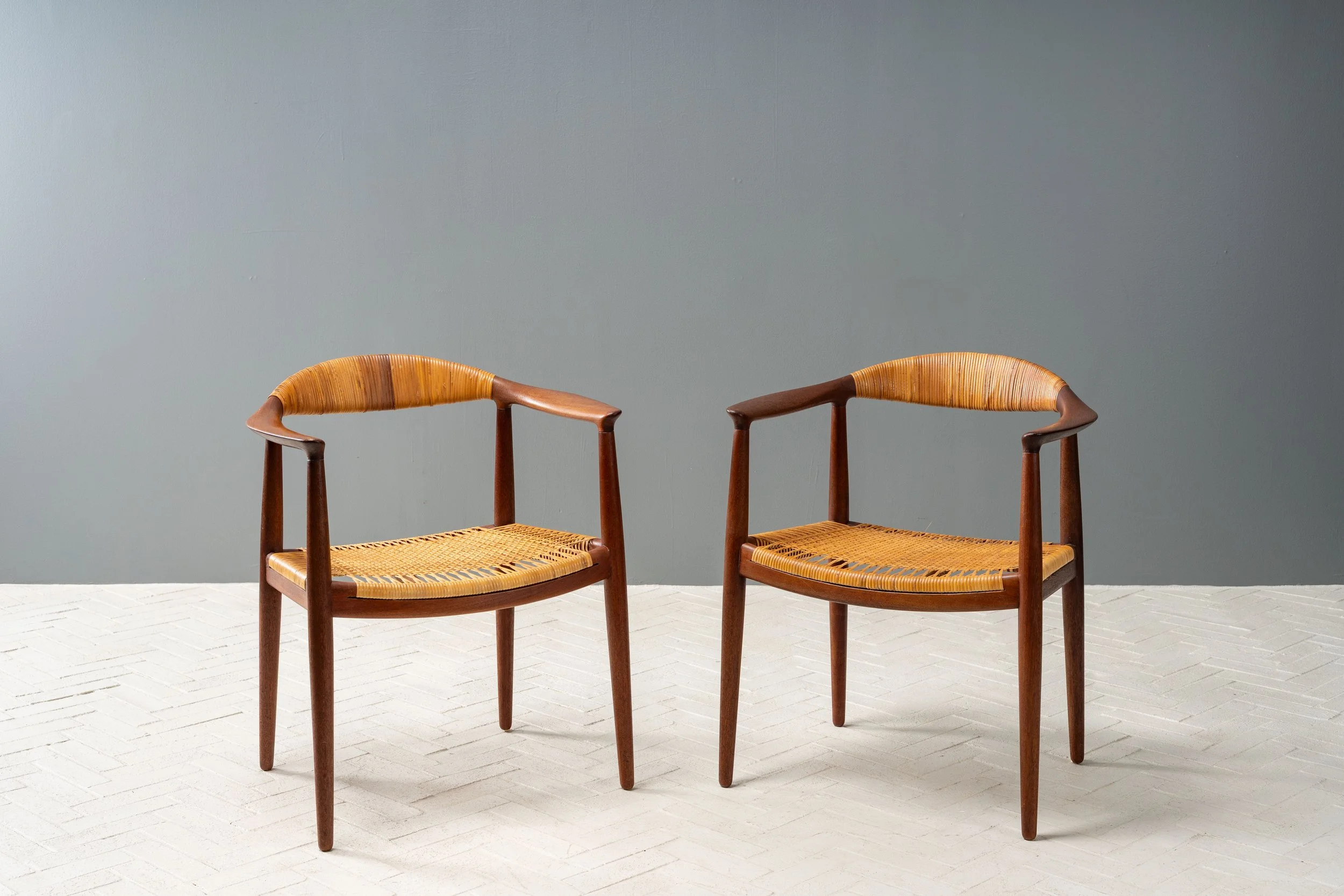 set-of-ten-hans-wegner-teak-round-chairs-resideinc-1.jpg