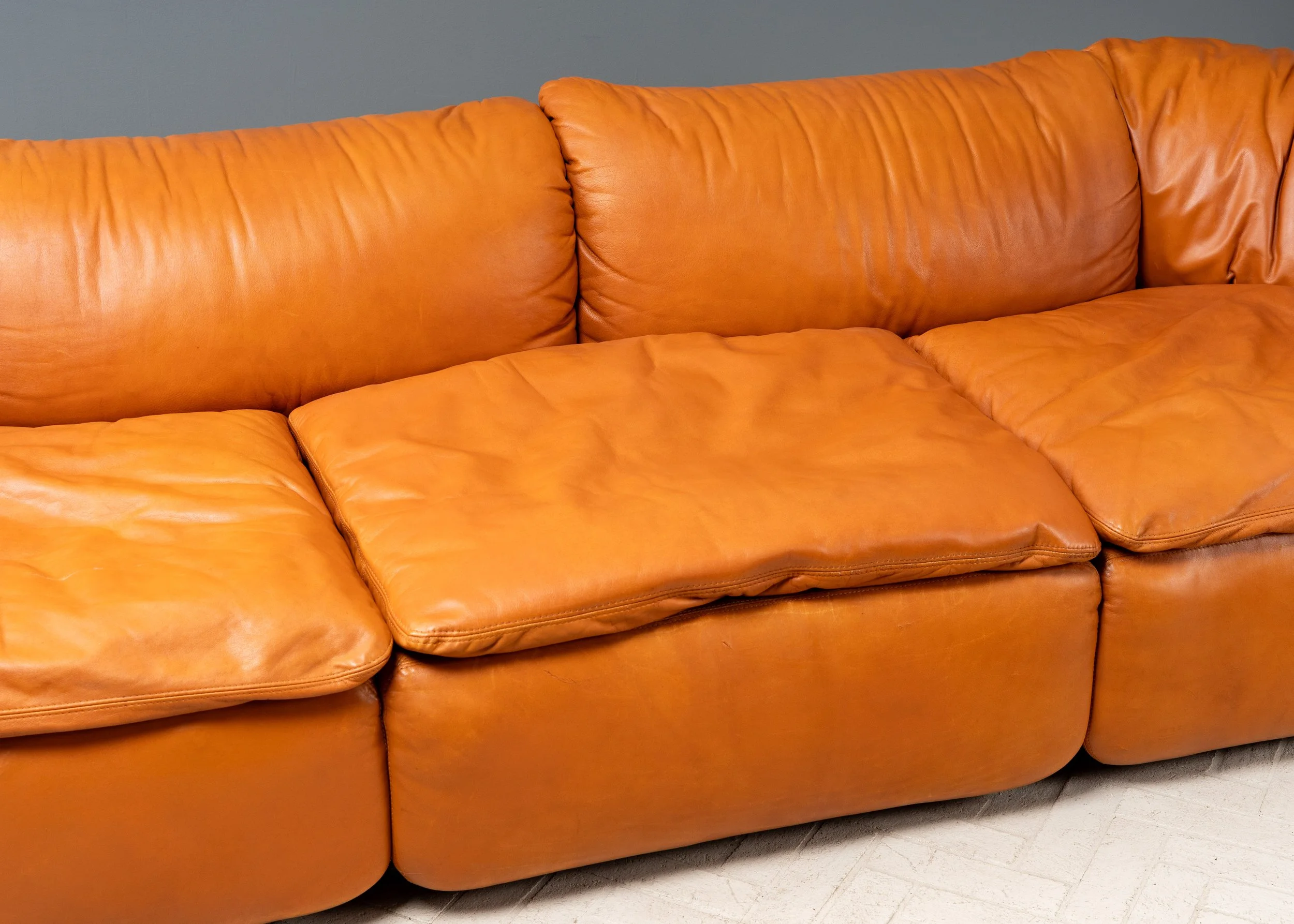 saporiti-confidential-cognac-leather-sofa-resideinc-2.jpg