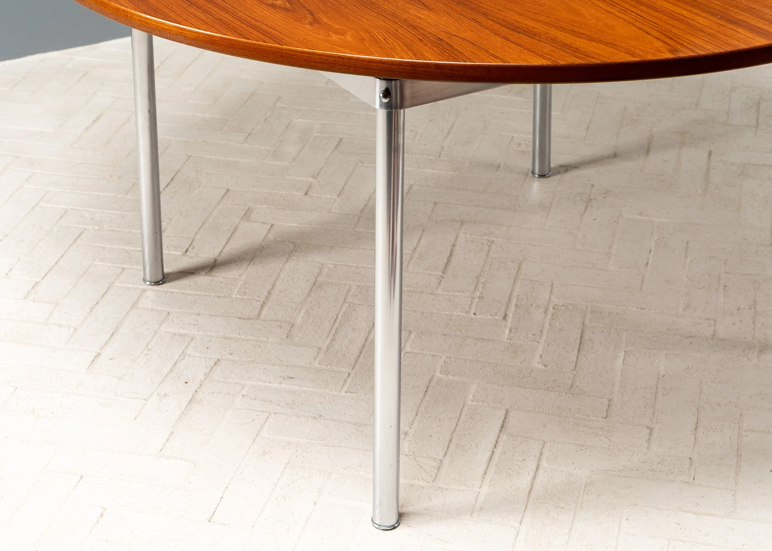 wegner-round-teak-dining-table-resideinc-15.jpg