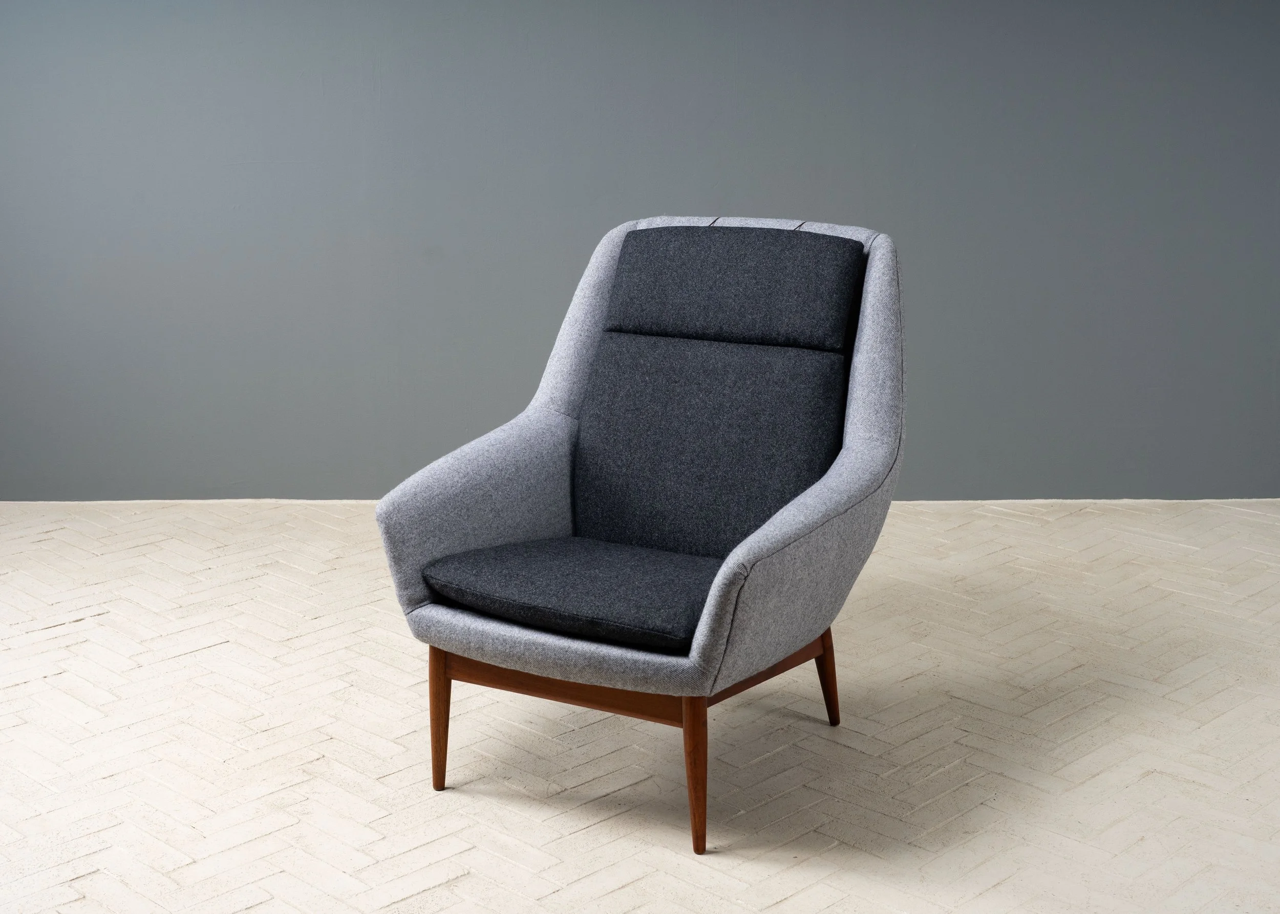 swedish-two-tone-lounge-chair-resideinc-2.jpg