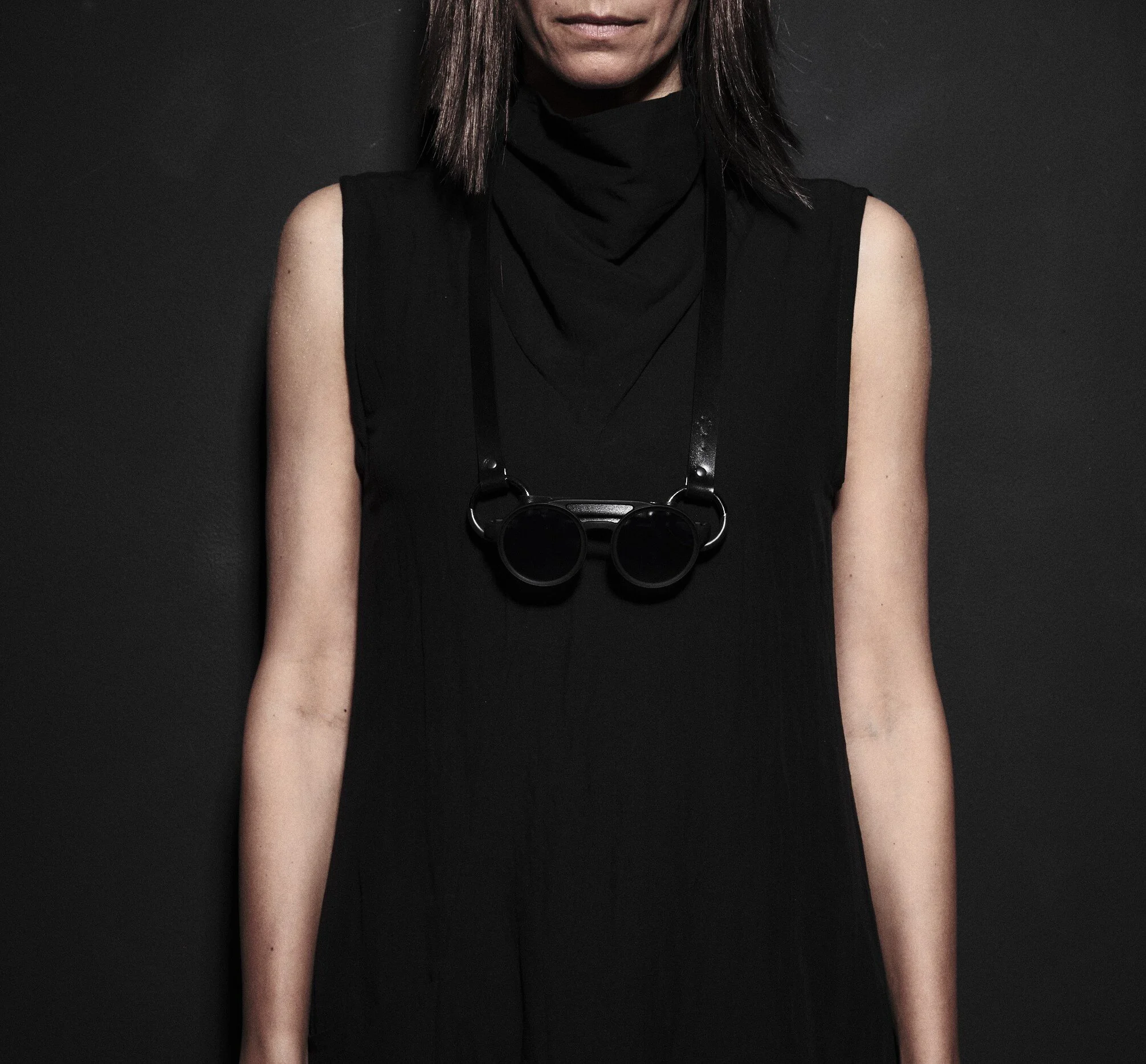 ADDOR LEATHER NECKLACE GLASSES HOLDER