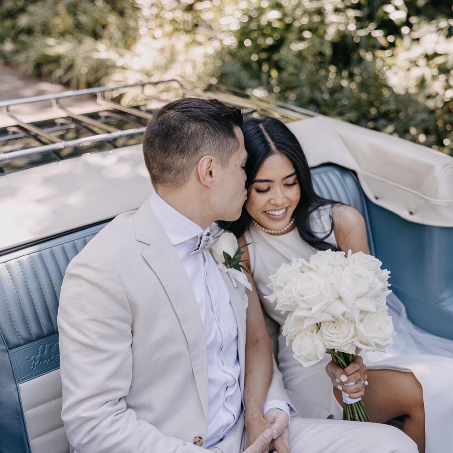 So excited to share with you Andrew &amp; Anisa's wedding on my blog and here on the gram!
⠀⠀⠀⠀⠀⠀⠀⠀⠀
Andrew and Anisa decided on an intimate wedding day at the gorgeous Gardens House, Botanic Gardens in South Yarra for their wedding day in February. 