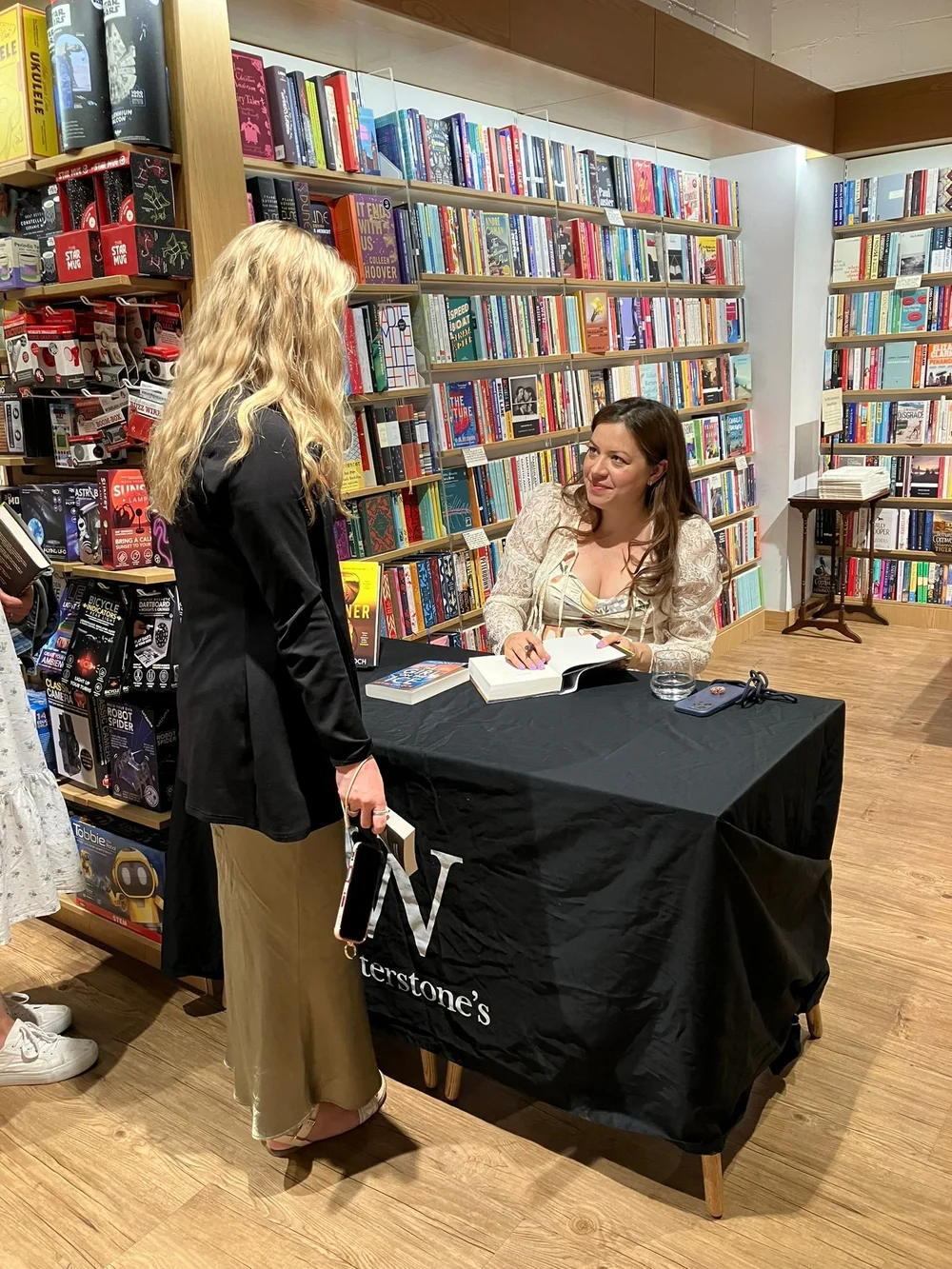 Cover image Signing.jpeg