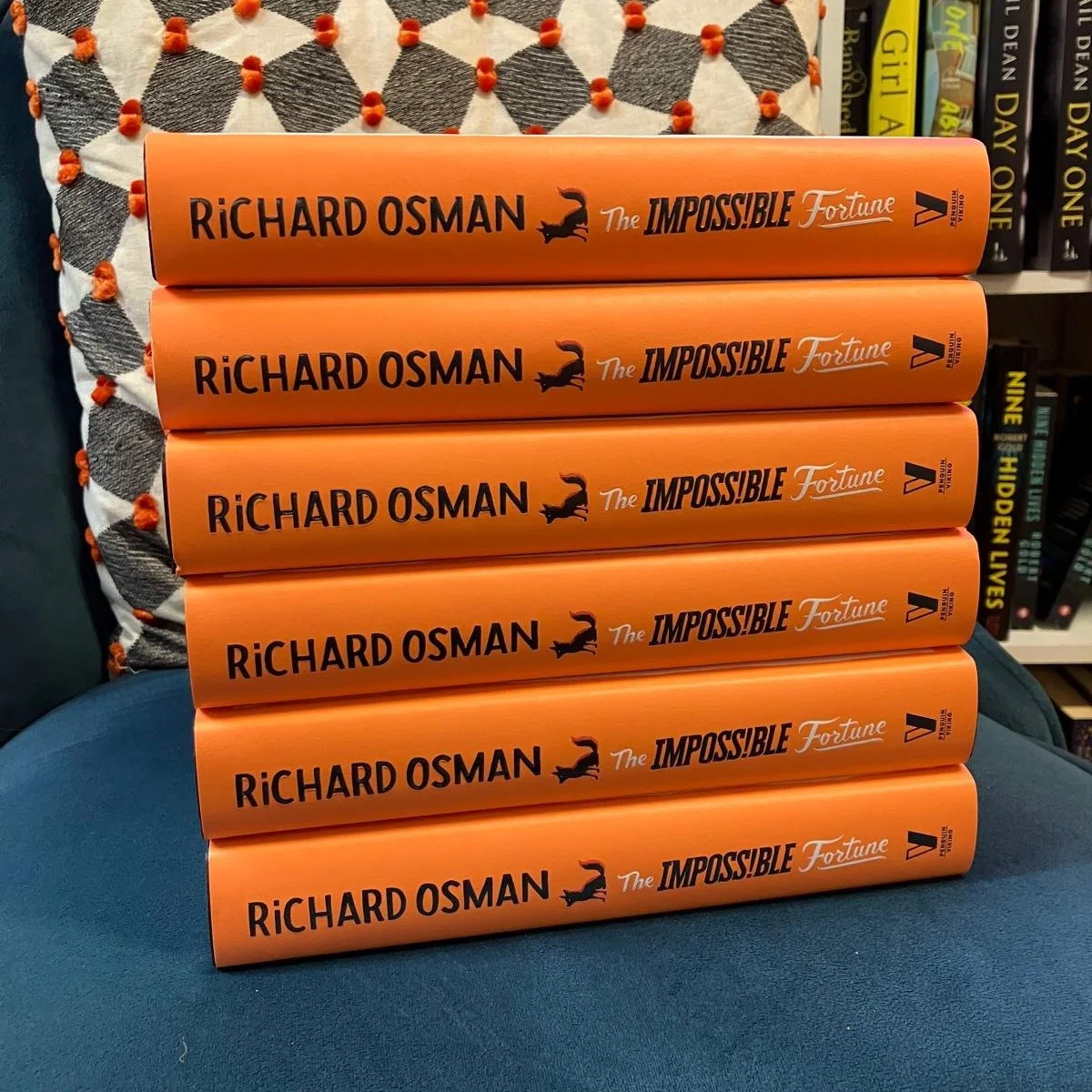 THE IMPOSSIBLE FORTUNE by 
@misterosman is No.1 on the Combined Fiction New York Times Bestseller List and No. 5 on the Hardback Bestseller List! 🦊

THE THURSDAY MURDER CLUB is No. 8 on the Paperback Bestseller List! 🔎

Congratulations, Richard! 

