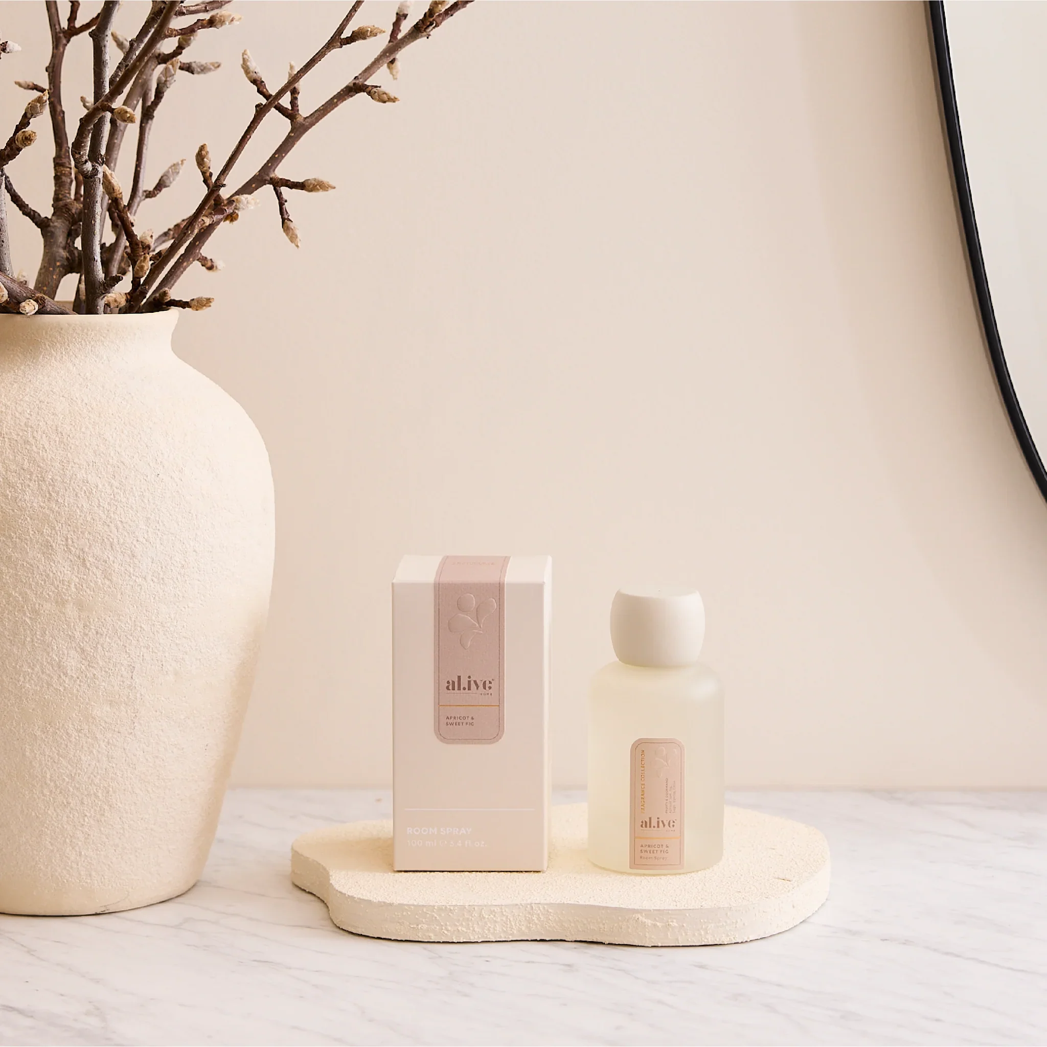 Fragrance_Styled-Imagery_Room-Spray_9_1_2048x2048_jpg.webp