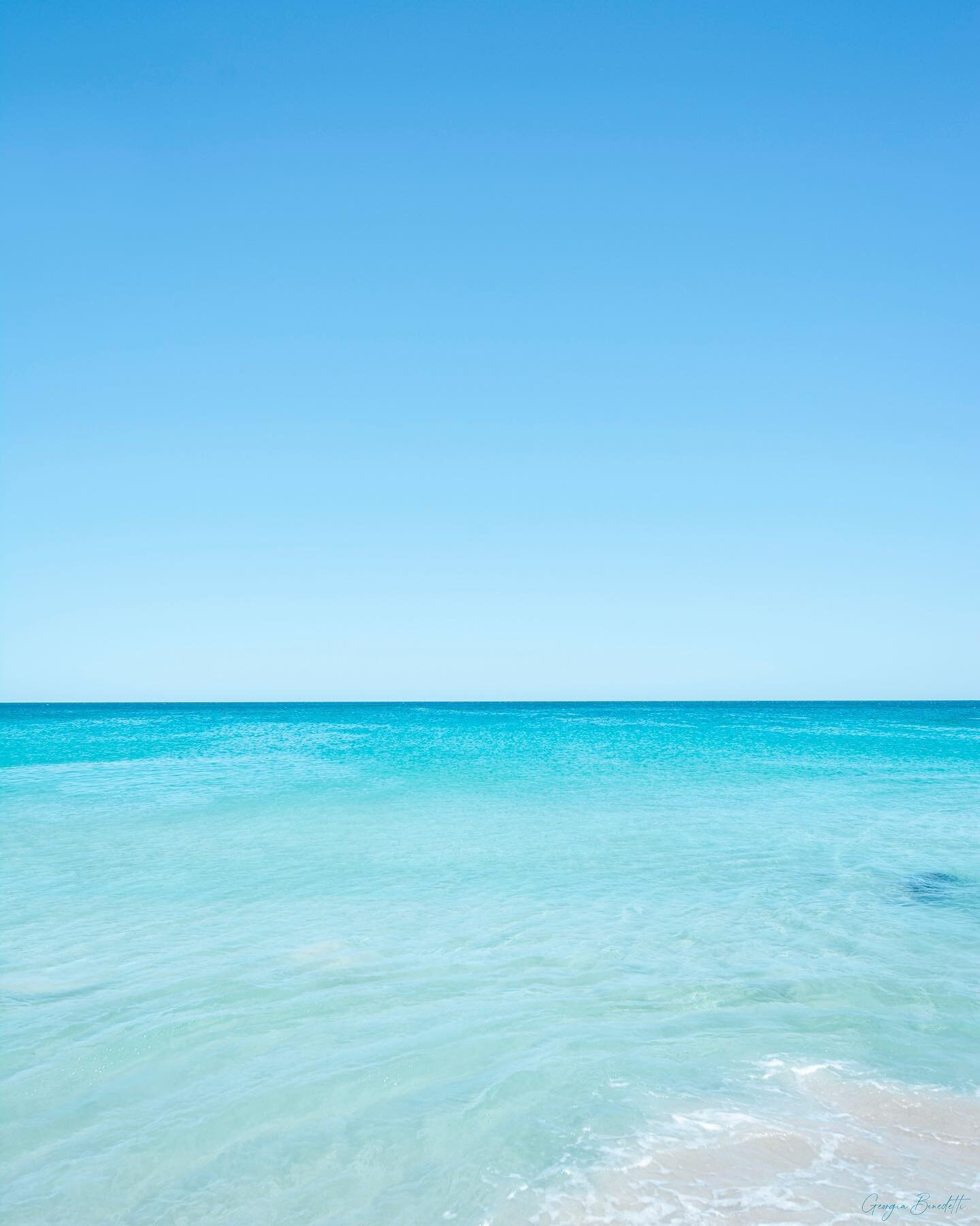 Bliss 💙 the photo most of you voted for on our story today! So here it is 😋

A very calm, very blue Perth day (quite the opposite of today) 🌧💨

This photo is a little cropped so if you would like to see the whole photo, head to our website - link