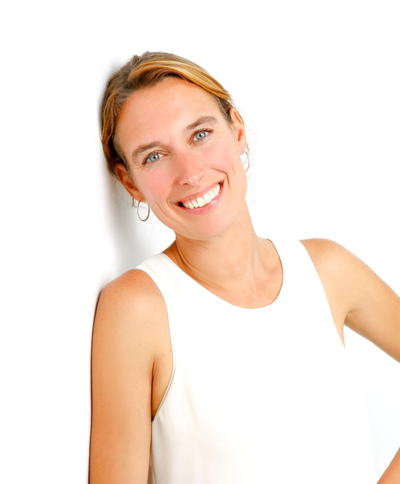 Yolanda Koevoets Project- en Evenementenmanager lachend op de foto
