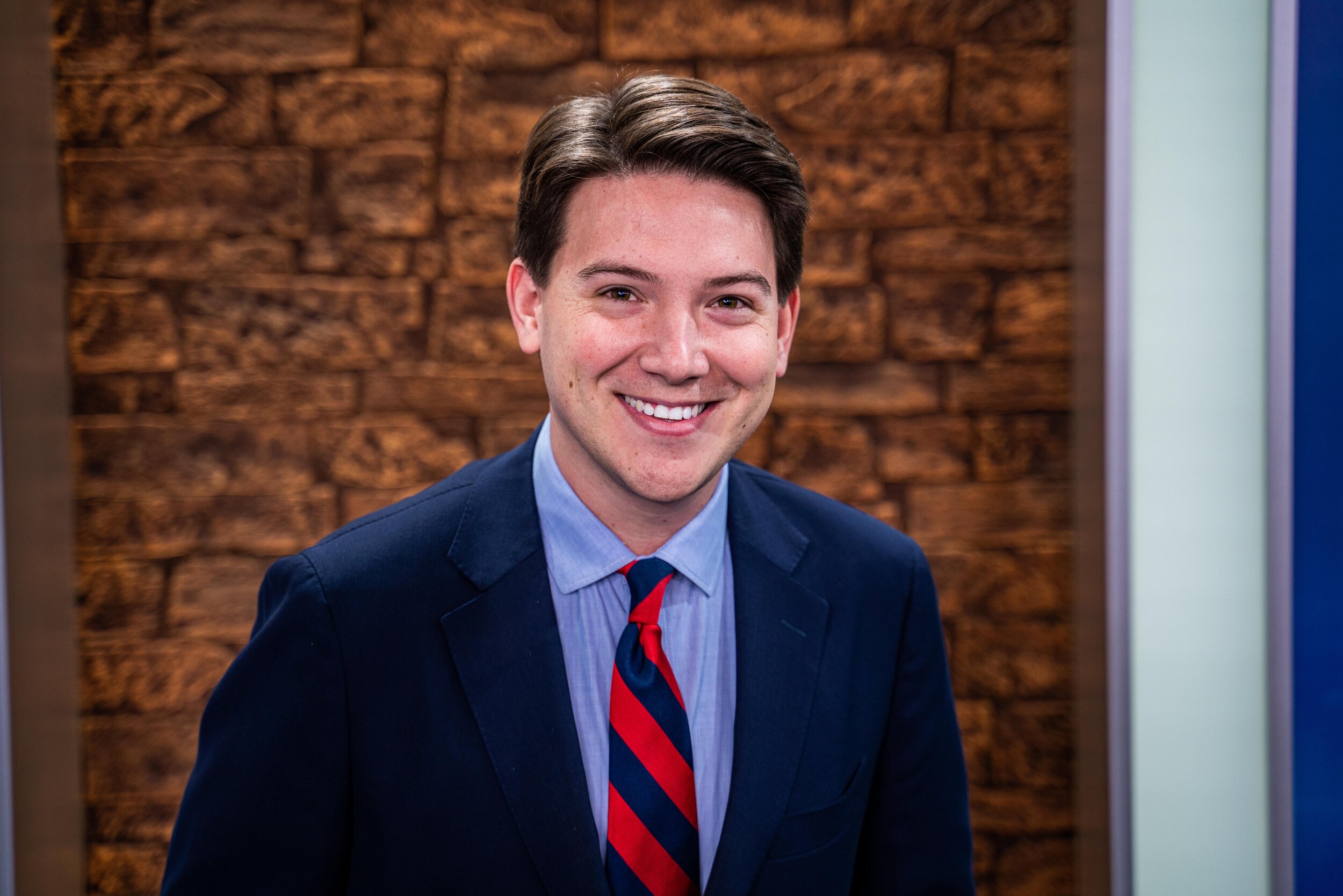 HEADSHOT (wecompress.com).jpg