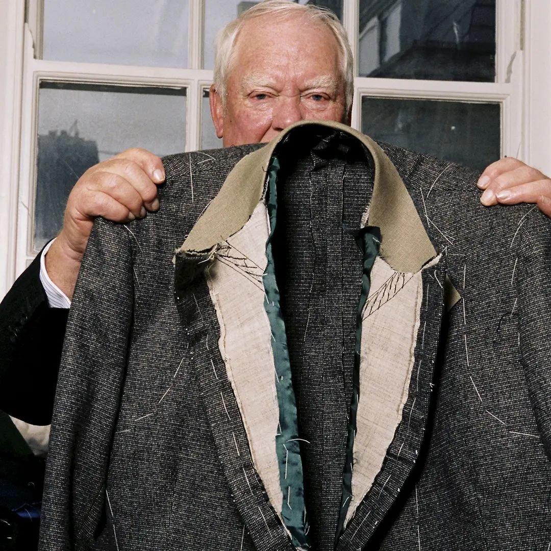 Hand sewn in our workshop in London 
Photo @smedleyshots thanks to @valetmagazine