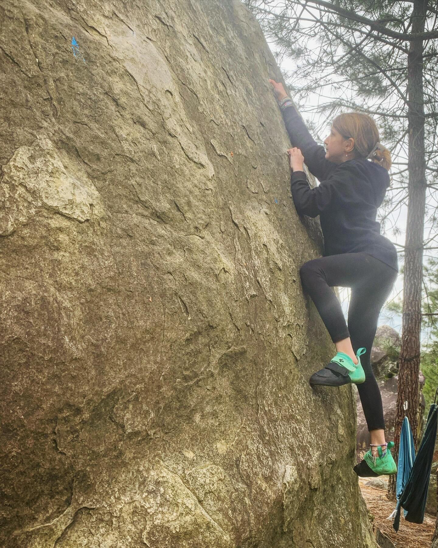 95.2 is one of the first places I ever went in font and is still one of my favourite areas. After a serious amount of hammock time Luna cruised up this climb.
. . . . #Bouldering #boulderinglife #climbing #climbingtraining #boulderingtraining #climbi