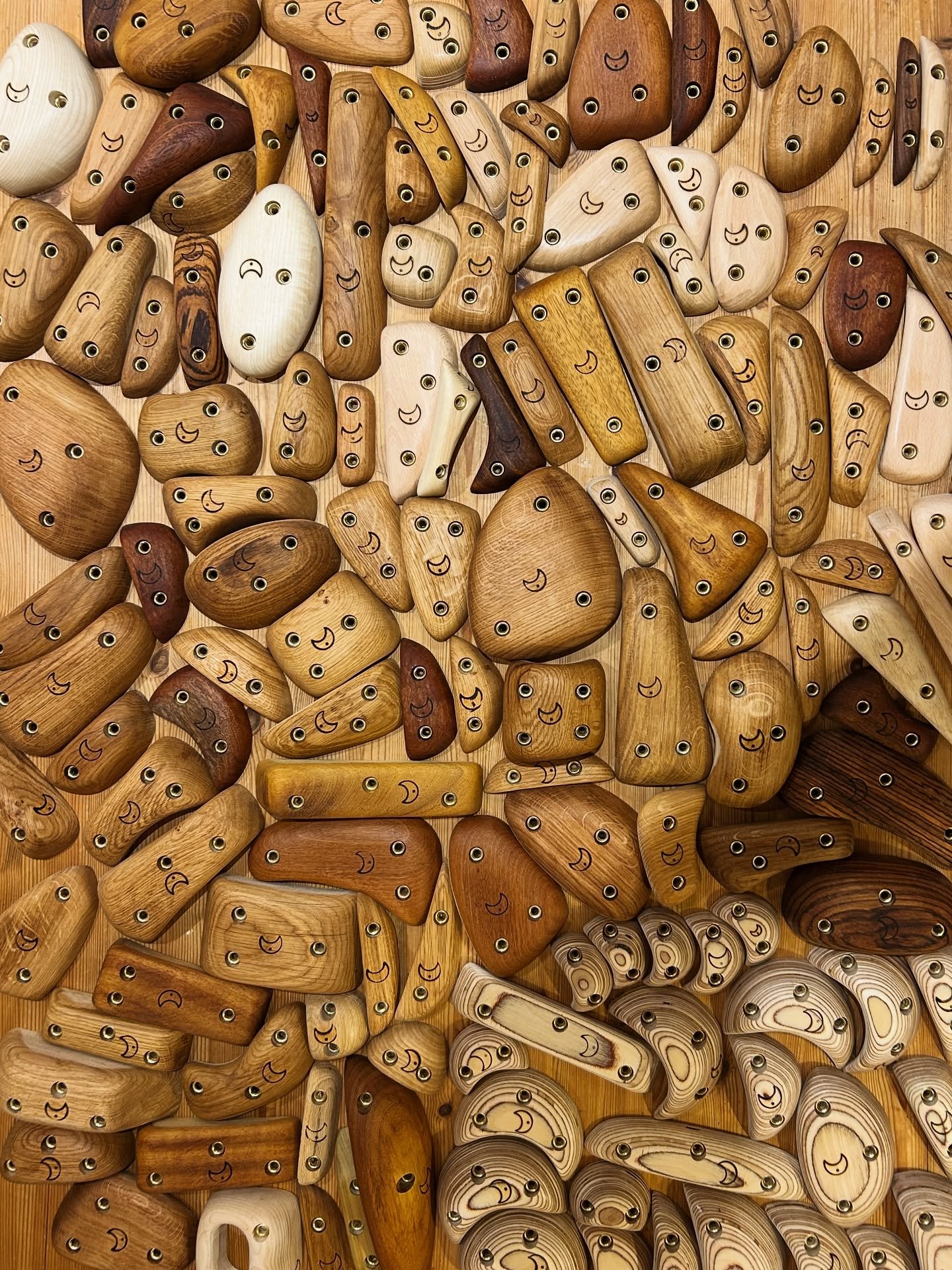Finished. Been an epic week sanding and finishing this set ready for a local gym to pick from. Loads of my favourite shapes with some  custom ones scattered in there too. Oaks, ash, sapele, iroko, beech and birch ply. DM if for custom sets.
.
.
.
.
#