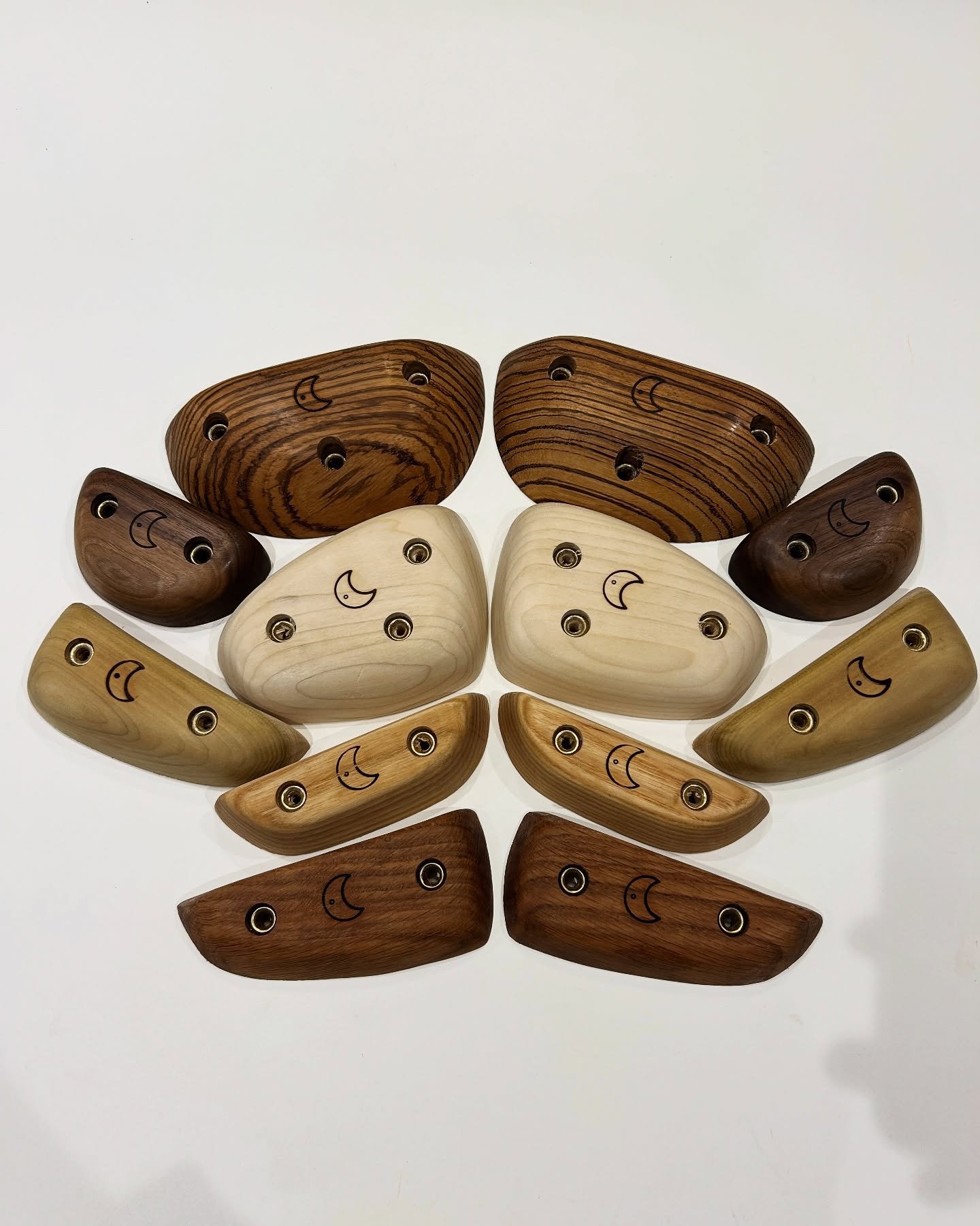 Symmetrical set heading down under to Australia today to add to home board. This one has Zebrano, maple, walnut, ash and oak. In a mix of positive edges. For custom sets or if you have specific holds in mind drop me a DM.
.
.
.
.
#Bouldering #boulder
