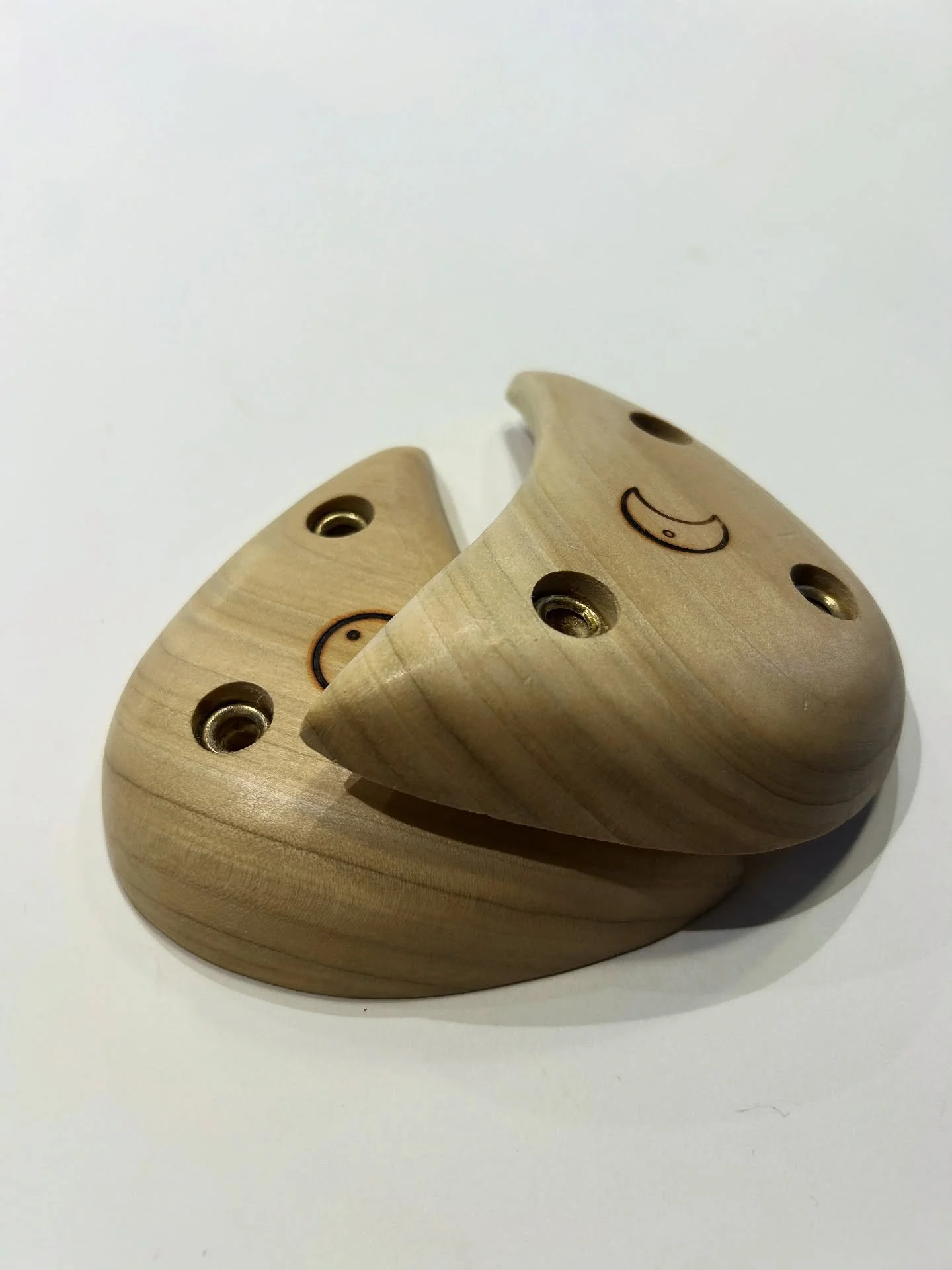 Nice bit of polished tulip wood for this pair of curved incut hold. Love this shape, comfortable edge with just about enough to engage the thumb.
.
.
.
#Bouldering #boulderinglife #climbing #woodenholds #climbingtraining #boulderingtraining #rockclim