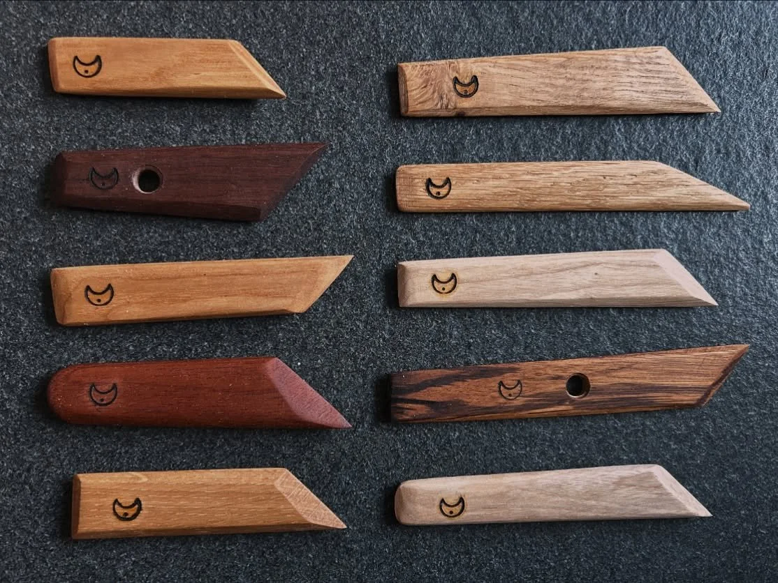 A selection of forming knifes in mixed hard woods. All the wood I use for tools is reclaimed or comes in the form off cuts or from other companies. They are made by hand in my tiny workshop in Brighton.
.
.
.
#Pottery #potterylove #potterylife #potte