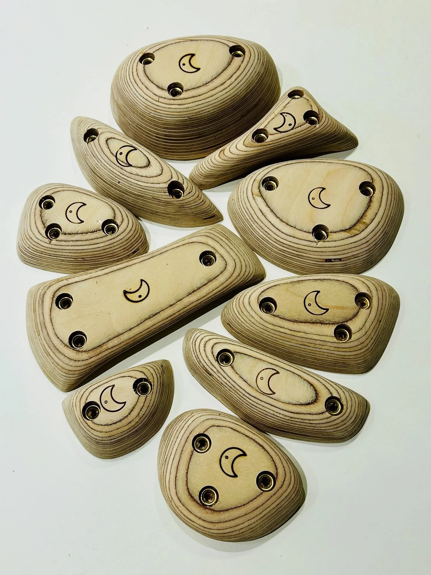 Set of 10 birch ply up on the webshop now. Along with a few other bits. For custom sets drop me a DM.
.
.
.
#Bouldering #boulderinglife #climbing #woodenholds #climbingtraining #boulderingtraining #rockclimbing #climbingholds #bouldering_is_my_passio
