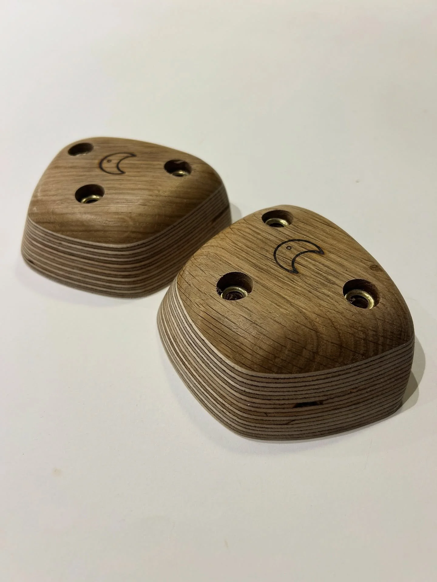 I'm obsessed with how birch ply and solid wood complement each other. The rounded edges of these 35mm ply and oak holds feel amazing in your hand and will be a great addition to any wall. This set is heading up to Sheffield today. Should have some mo