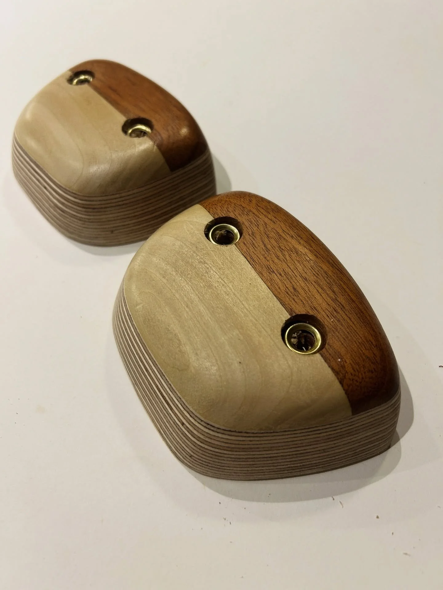 Two tone sapele and poplar on a base of birch ply. 👌🏻 35mm deep and incut with a lovely rounded edge and  a bump in the middle of the grip to perfectly sit in the hand. Super please with these ones! 
.
.
#Bouldering #boulderinglife #climbing #woode
