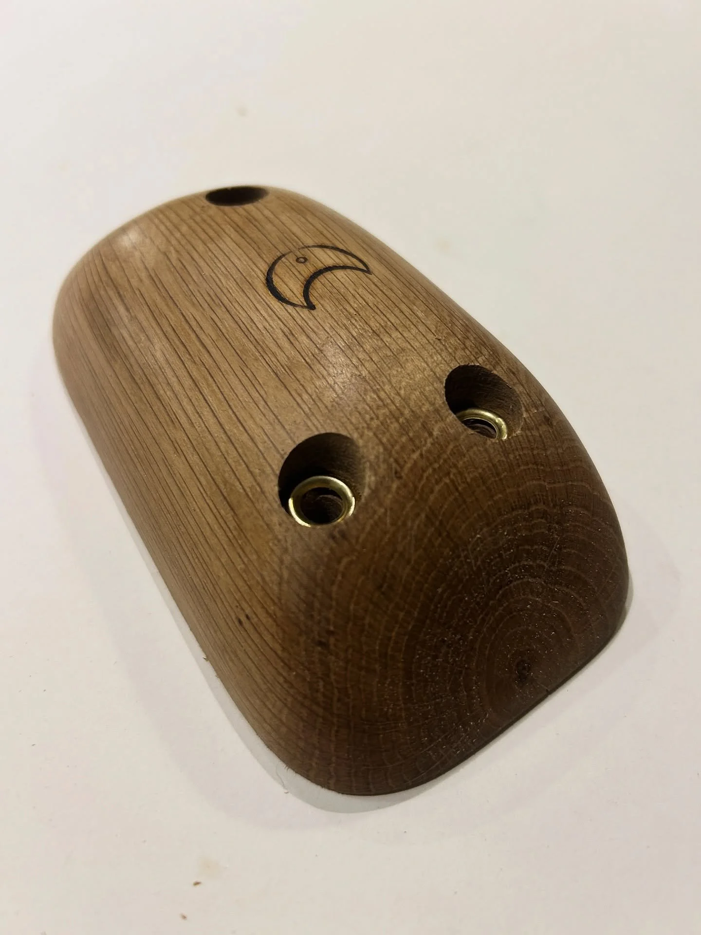 Nice chunky rounded edge oak hold. Super nice in the hand with a incut back. Beautiful grain pattern at either end. 
.
.
.
#Bouldering #boulderinglife #climbing #woodenholds #climbingtraining #boulderingtraining #rockclimbing #climbingholds #boulderi