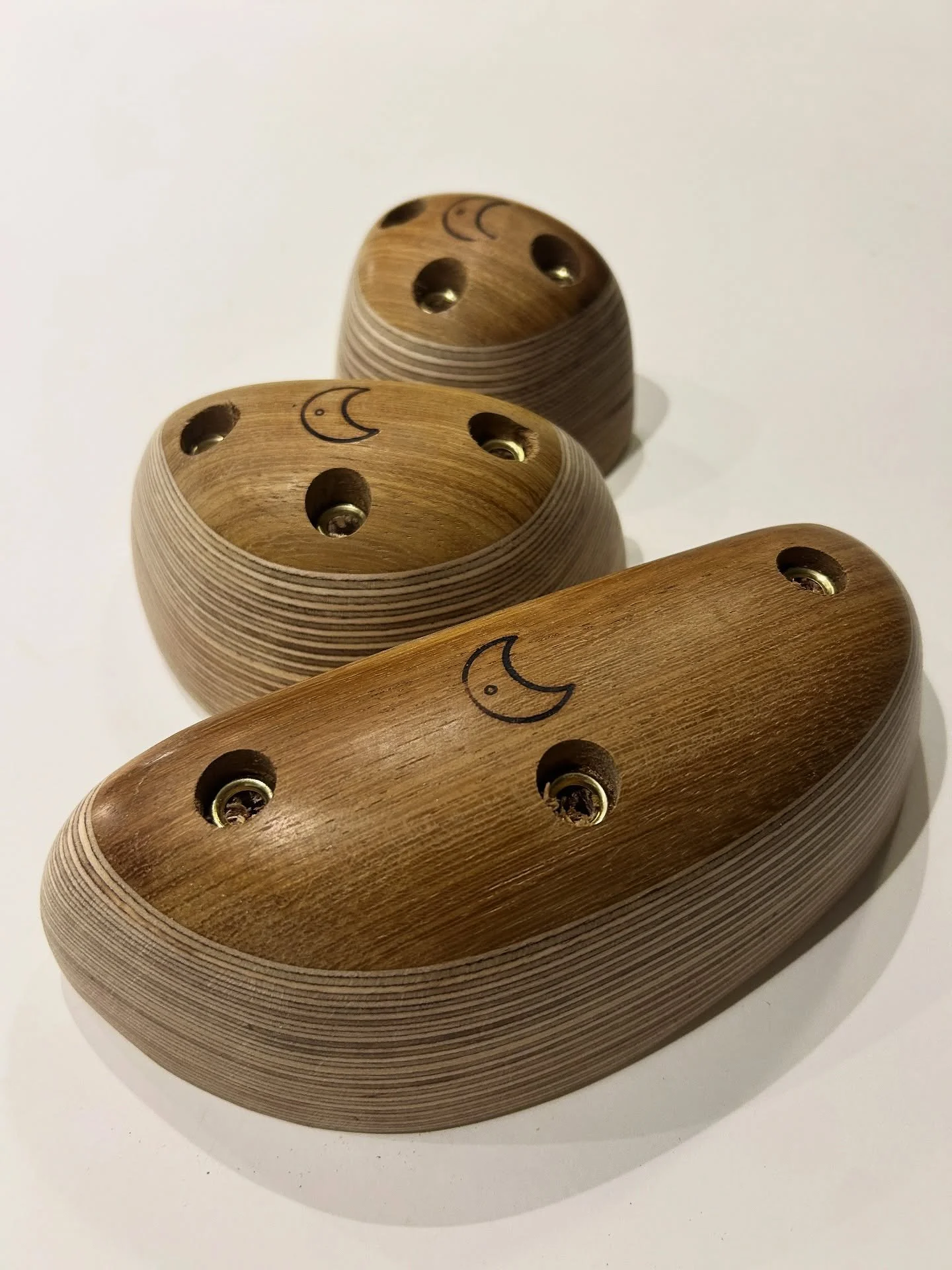 Set of 3 chunky birch ply and iroko holds. Nice deep holds with a mix of incut and more neutral edges. The big hold is matchable so you would be a great hold to set in the middle of the board to pass through. Up on the webshop now. 
.
.
.
#Bouldering