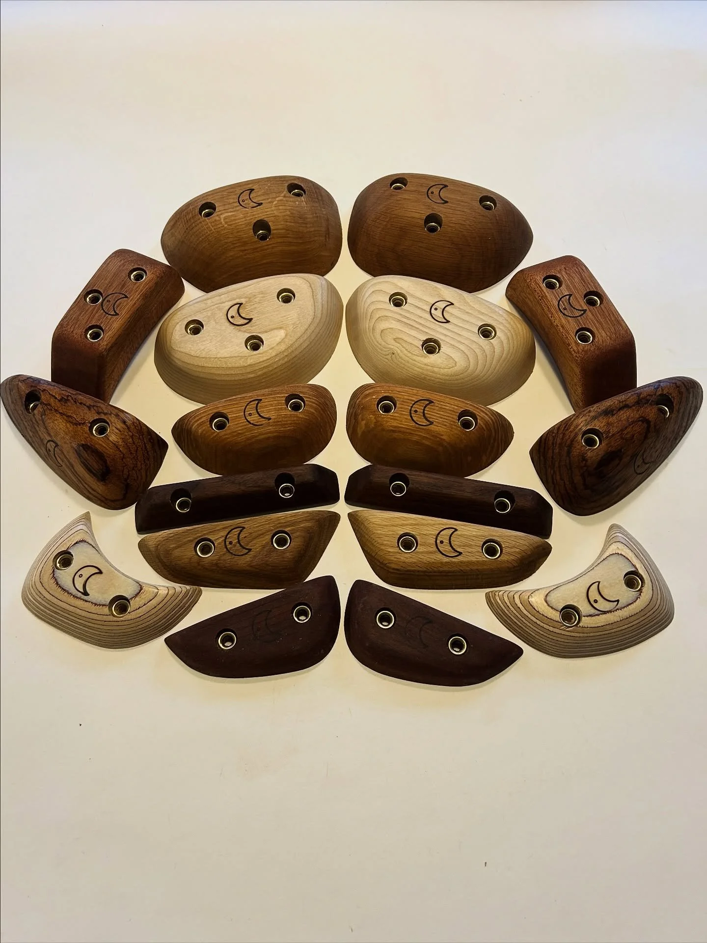 Good mix of holds and woods in this mirror set. Oaks, ash, iroko, black walnut, zebrano and some birch ply. DM for more details or check out the webshop. .
.
.
.
#Bouldering #boulderinglife #climbing #woodenholds #climbingtraining #boulderingtraining