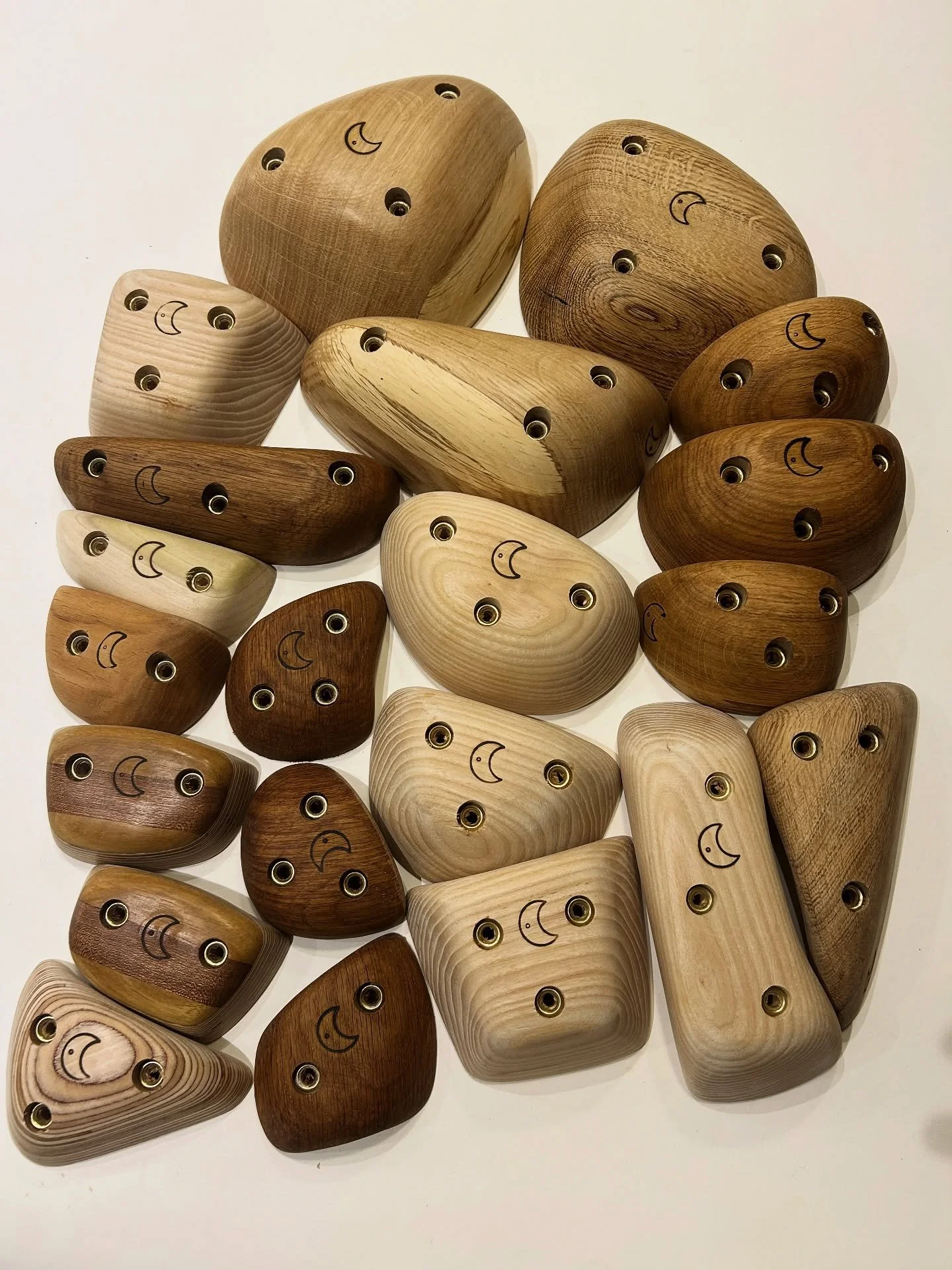 This lot have just gone up on the webshop. Loads of big chunky holds and some crimpy one too. Check em out. 🤙
.
.

.
#Bouldering #boulderinglife #climbing #woodenholds #climbingtraining #boulderingtraining #rockclimbing #climbingholds #escaladebloc 