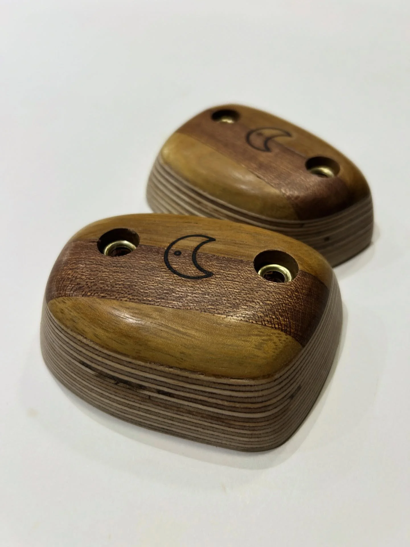 Multi wood holds. This one has a combo of birch ply, sapless and iroko. 30mm crimps with a curved incut edge for maximum comfort for your fingers when pulling on them. 
.
.
.
#Bouldering #boulderinglife #climbing #woodenholds #climbingtraining #bould