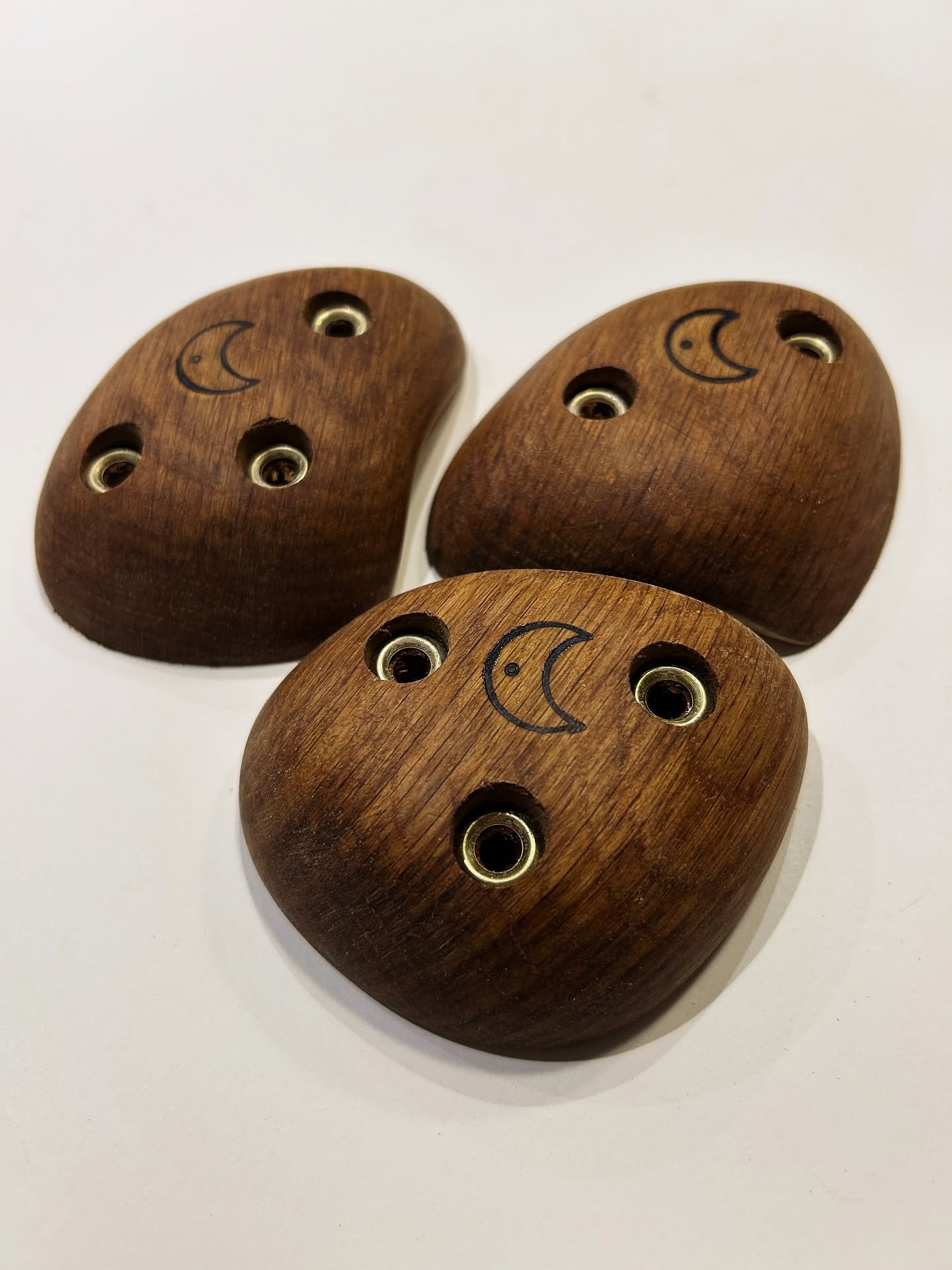 Set of 3 multi edge crimps. 3 holds 5 edges. Useful holds for setting multiple options. Edges range from 15-30mm. 🤙
.
.
.
#Bouldering #boulderinglife #climbing #woodenholds #climbingtraining #boulderingtraining #rockclimbing #climbingholds #escalade