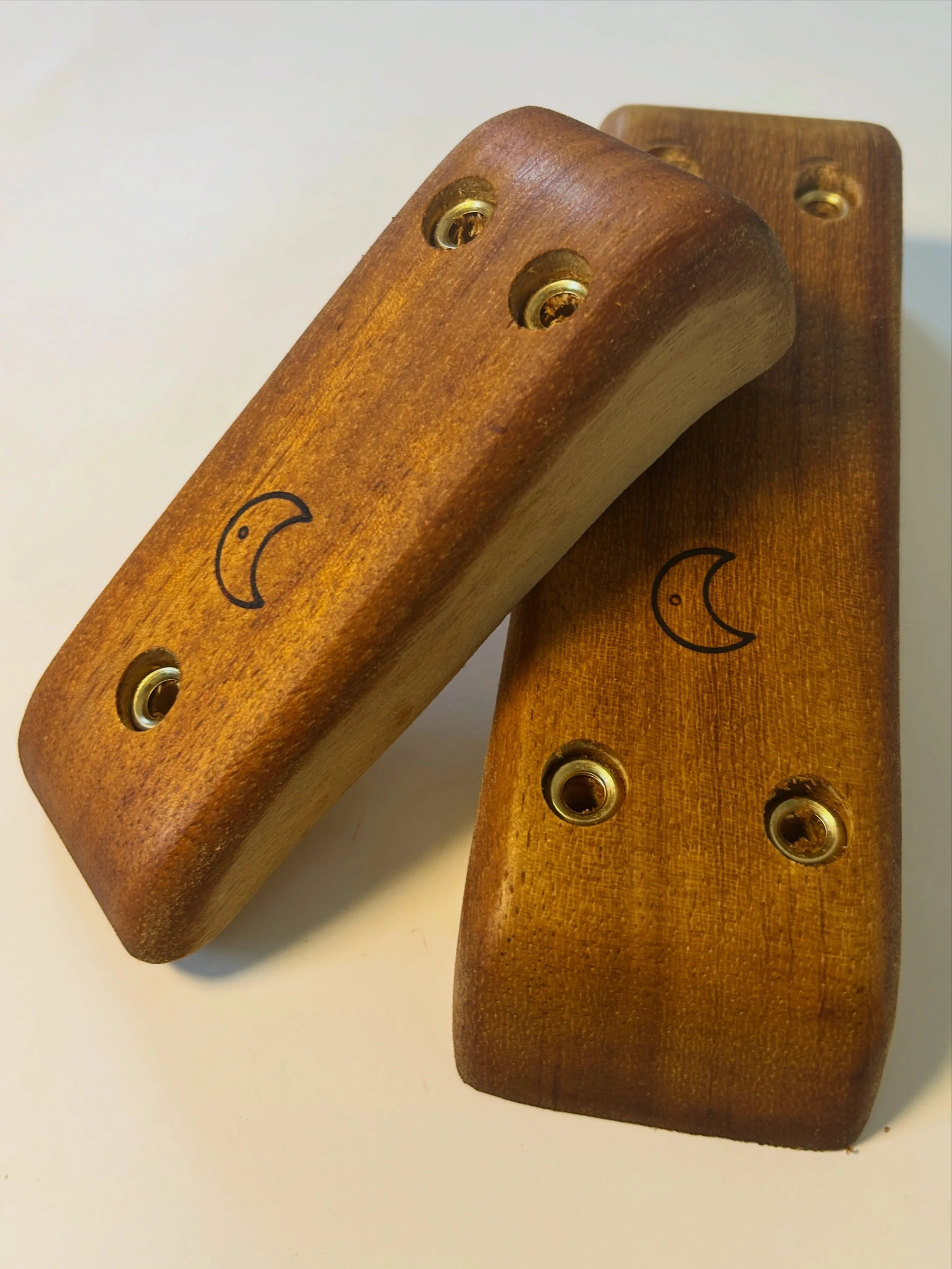 Set of iroko pinches. Both slightly incut at help grip. 👌🏻