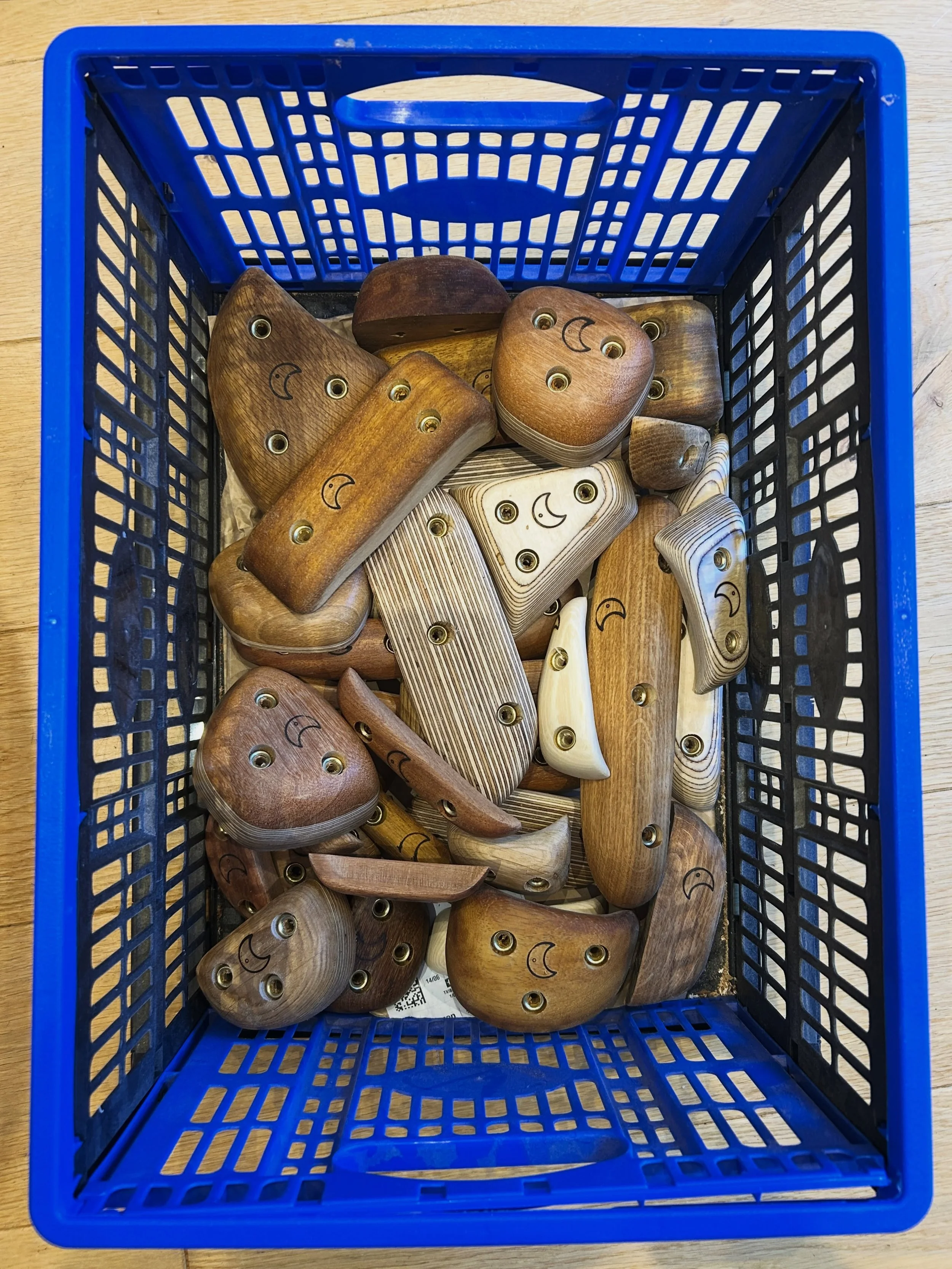Got a bunch of bunch of holds dropping on the site later today. 🤙 
.
.
.
#handmade #bouldering #woodenholds  #rockclimbing #climbingholds