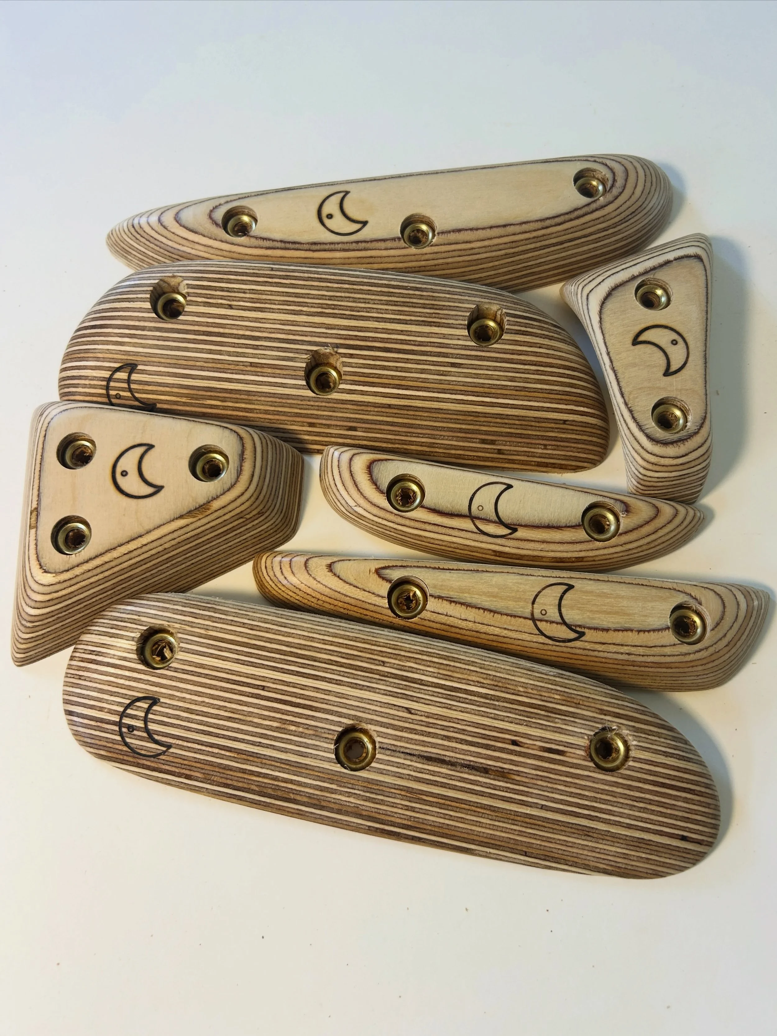 Birch ply mixed set on the menu today a selection of rails edges and crimps. Check the webshop for more details.
.
.
#climbing #woodenholds #climbingtraining #climbingholds