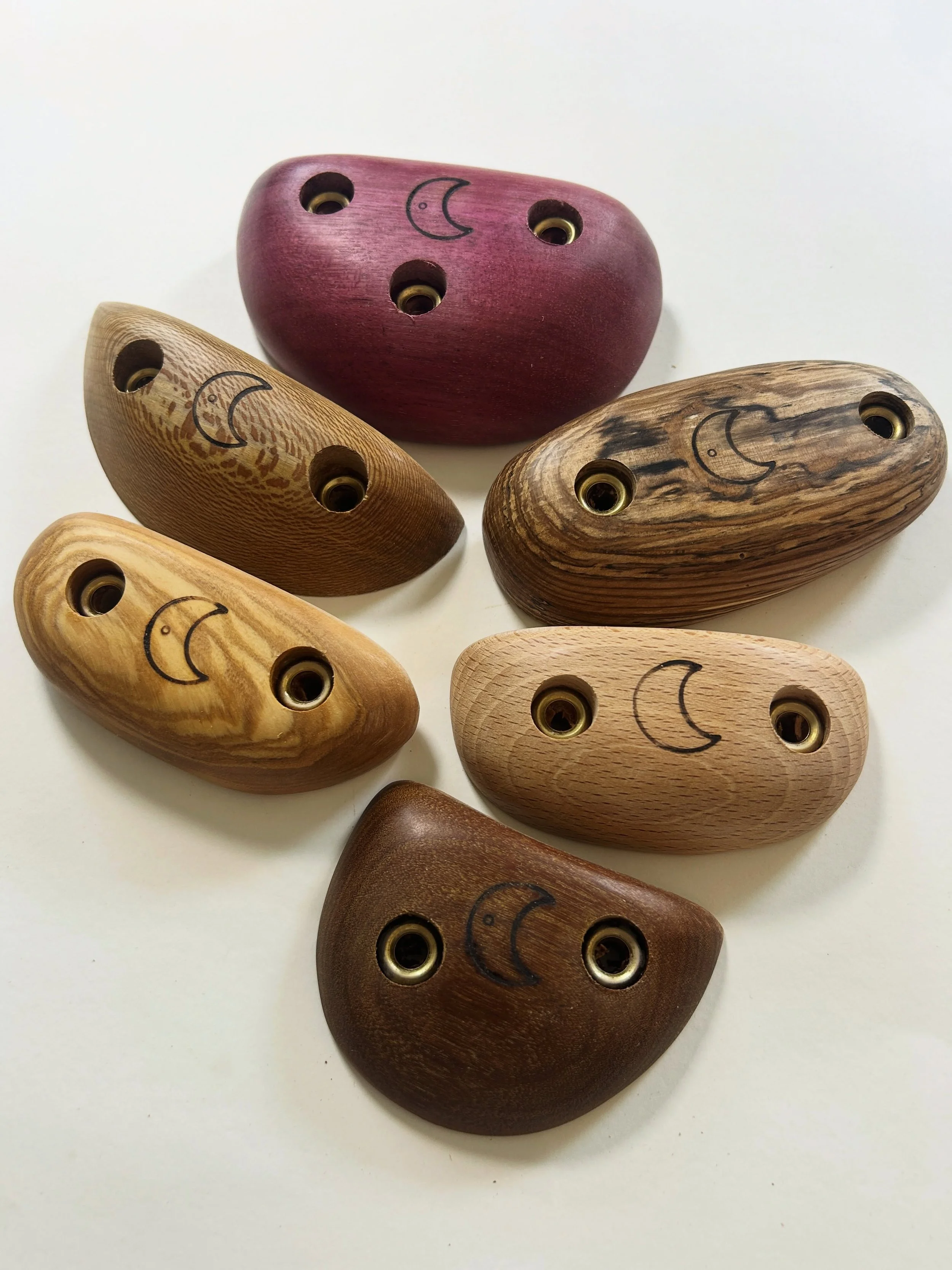 A lovely selection of woods in this set. First time using Purple heart for this set. I think it&rsquo;s a marmite type wood. Some love it, some hate it. I think for holds it&rsquo;s pretty awesome. There is also Lacewood, Ash, spalted ash, ipe and be
