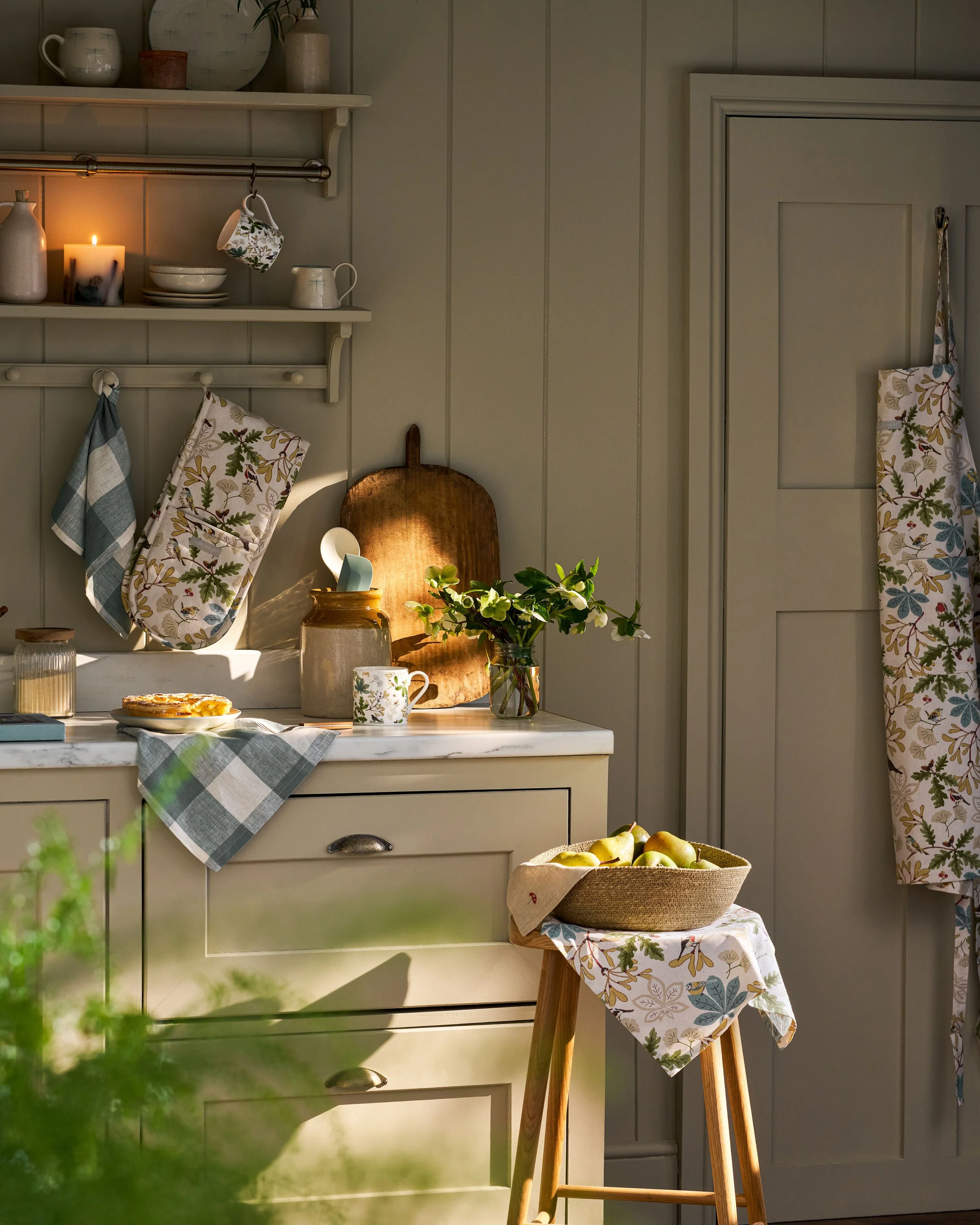 AW25-ORCHARD-BIRDS-KITCHEN-HERO-ALT-PORTRAIT.jpg