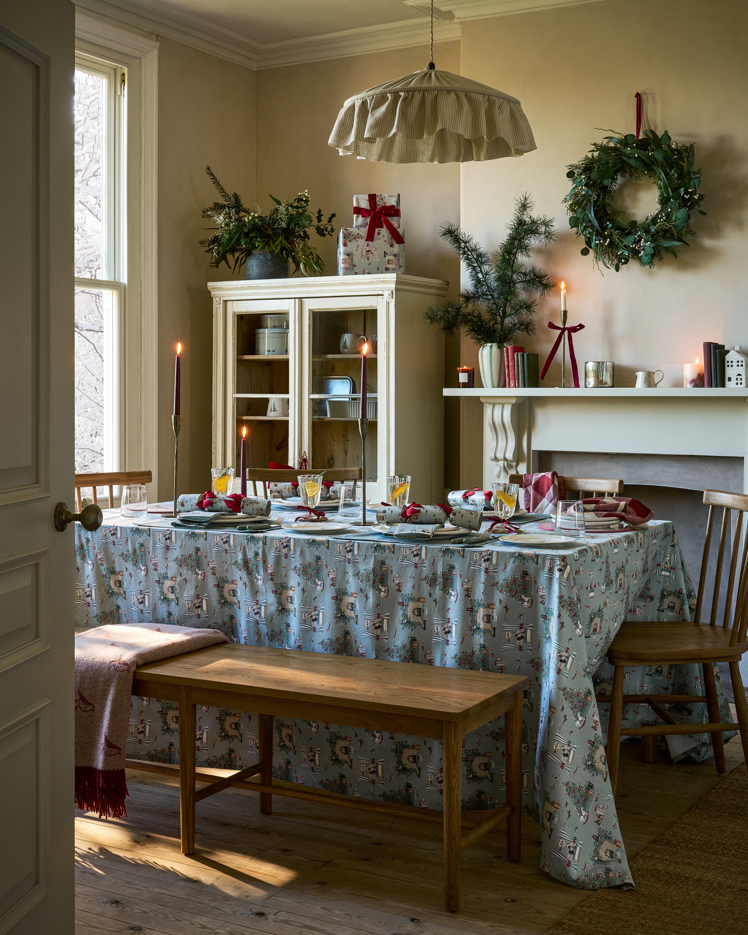 AW25-COSY-CHRISTMAS-DINING-HERO-PORTRAIT.jpg