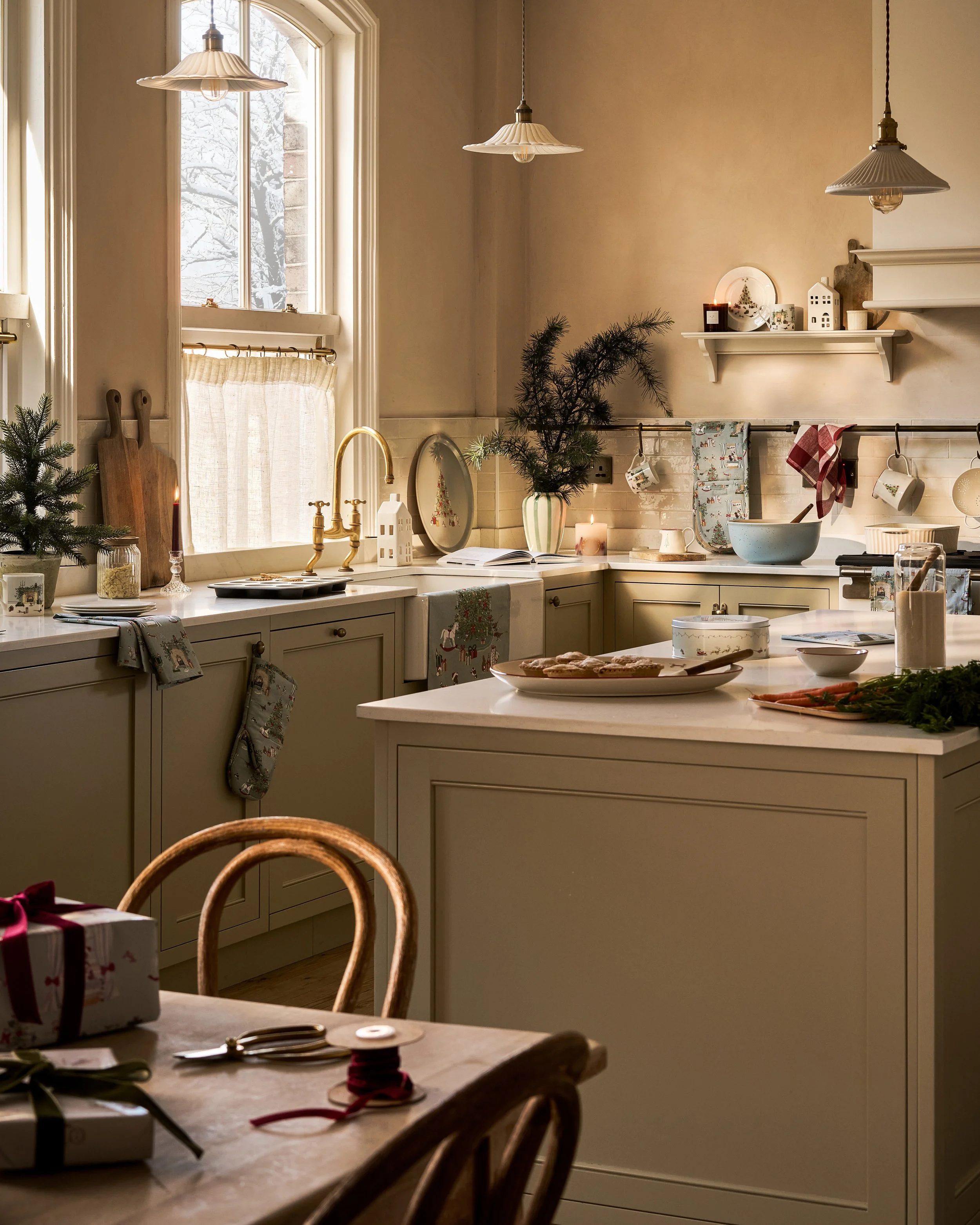 AW25-COSY-CHRISTMAS-KITCHEN-HERO-PORTRAIT.jpg