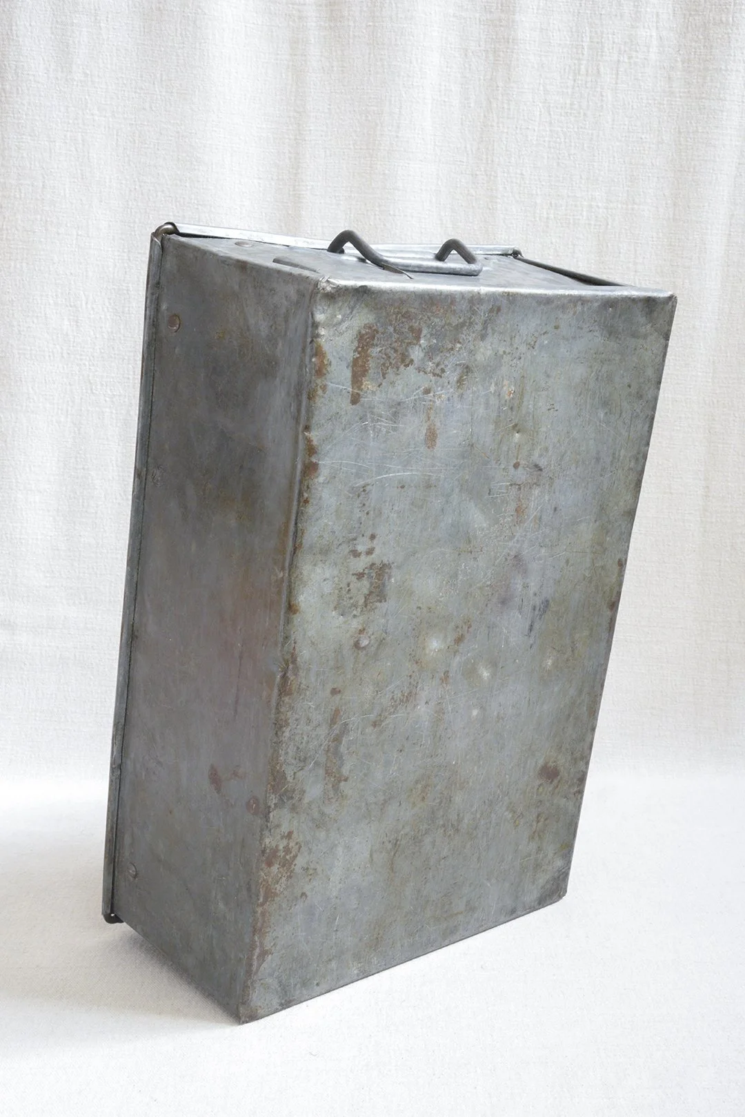 23-10_vintage-industrial-steel-crate_7.jpg