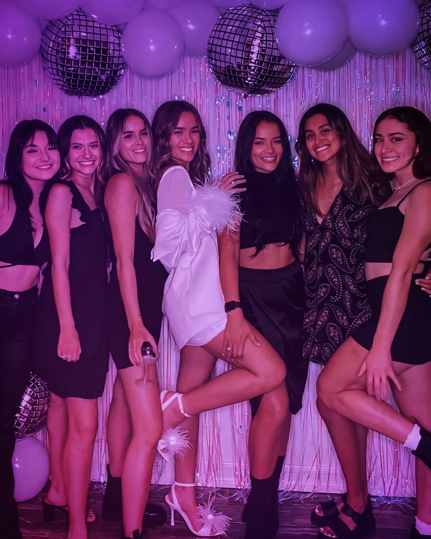&spades;️ The perfect gathering 💄💃 

📸 Marta Sousa

𝗥𝗲𝘀𝗲𝗿𝘃𝗮𝘀 &amp; 𝗚𝘂𝗲𝘀𝘁 𝗟𝗶𝘀𝘁: 
📞 934 719 387 
✉️ reservas@soholisbon.com
📍 Rua de Cascais, 53, Alc&acirc;ntara

#lisbon #sohoclub #lisbonsohoclub #nightclub #clubbingnight #nightc