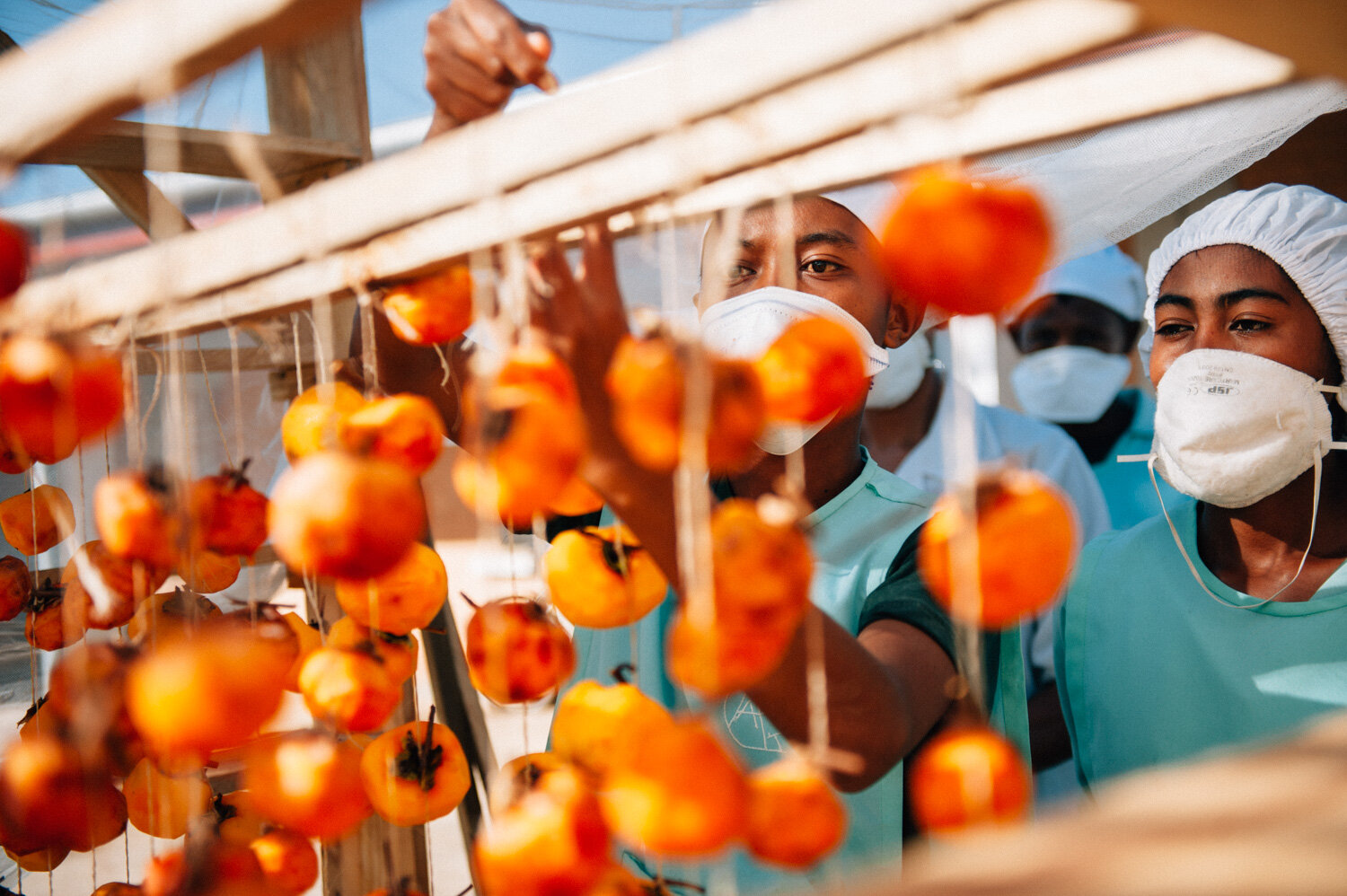  Enfants des rues. Formation professionnelle agro-alimentaire. Avec Caritas France. Antsirabe, Madagascar. Avril 2018 // Street children. Professional agro-food training. With Caritas France. Antsirabe, Madagascar. April 2018.  Story Madagascar 4Mi ►