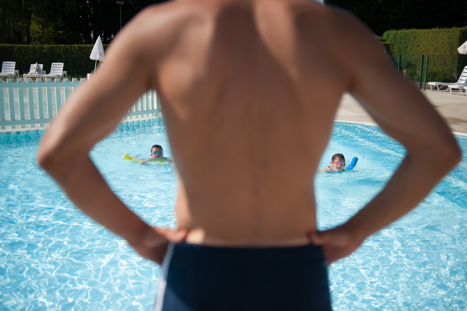  Cours de natation pour les enfants en vacances. Avec la CCAS. Pleaux, France. Juillet 2015 // Swimming lessons for children on vacation. With the CCAS. Pleaux, France. July 2015. 