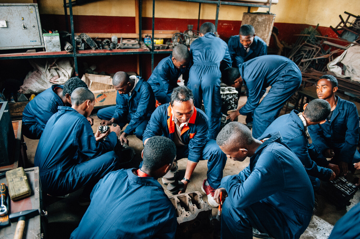  Enfants des rues. Formation professionnelle mécanique. Tananarive. Avril 2018 // Street children. Professional mechanical training. Antananarivo. April 2018. 