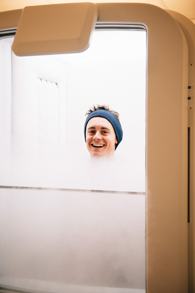  Thomas BOUDAT, cycliste professionnel, dans un caisson de cryothérapie. Avec le Département de la Gironde. Bordeaux, France. Novembre 2017 // Thomas BOUDAT, professional cyclist, in a cryotherapy box. With the Department of Gironde. Bordeaux, France