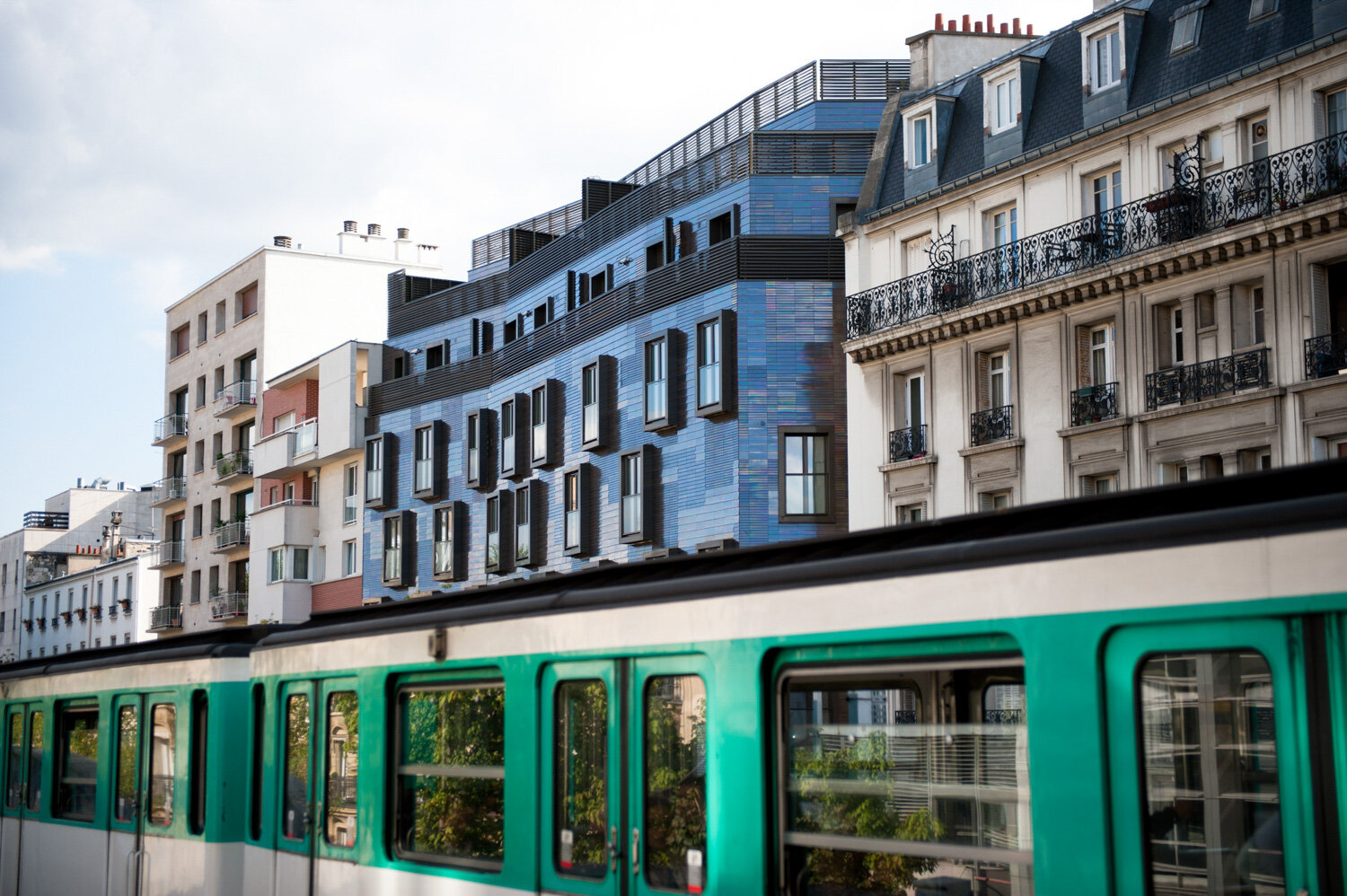  Métro parisien et façade d'immeuble. Avec Nexity. Paris, France. Octobre 2013 // Paris metro and building facade. With Nexity. Paris, France. October 2013. 