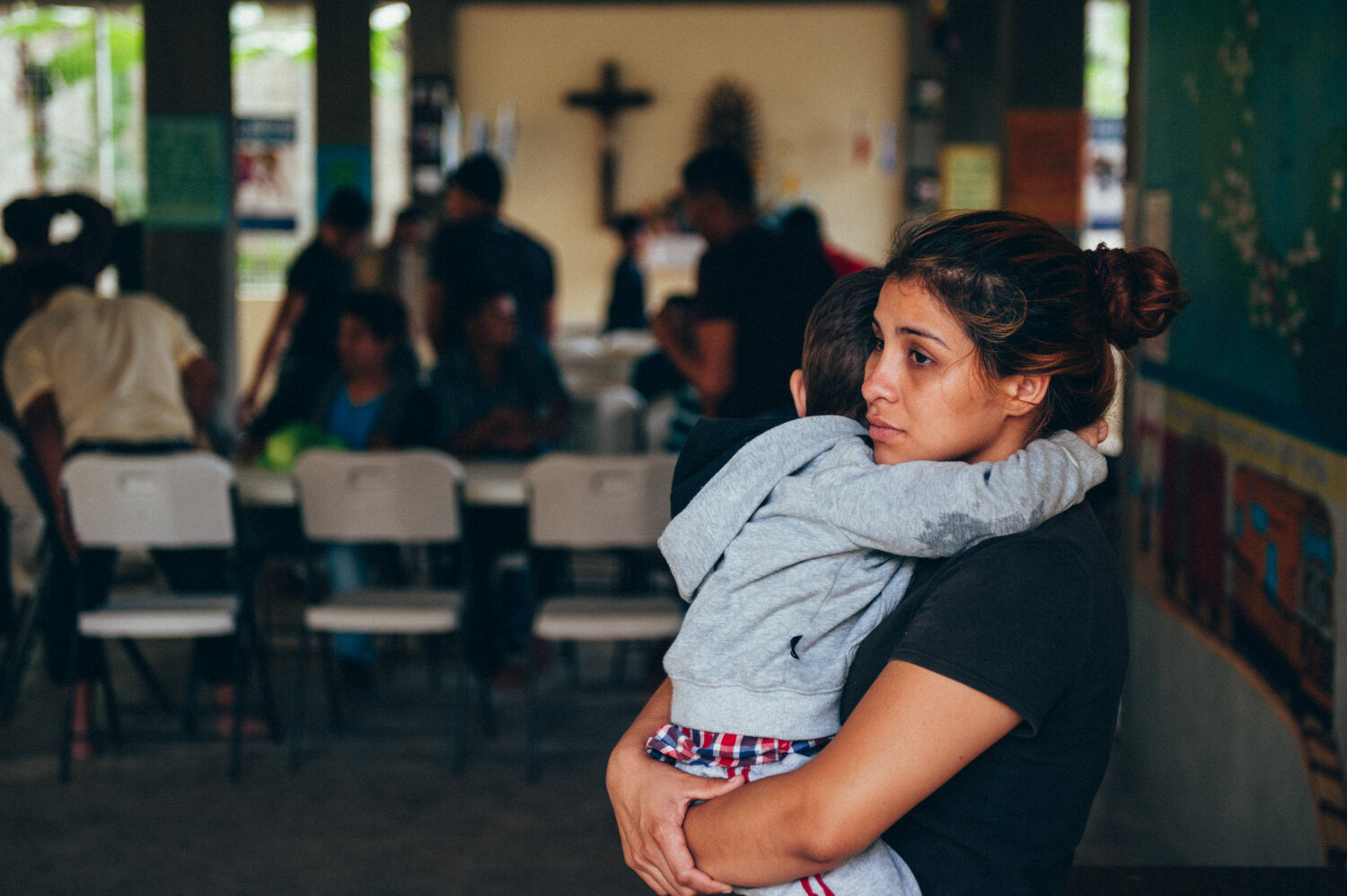  Aracely Jared, une jeune maman avec son enfant dans la maison de migrants de Palenque qui accueille pour 3 jours maximum. Repas, douche, soins médicaux et information sur les droits, les routes migratoires, et les risques à éviter. Palenque. Février